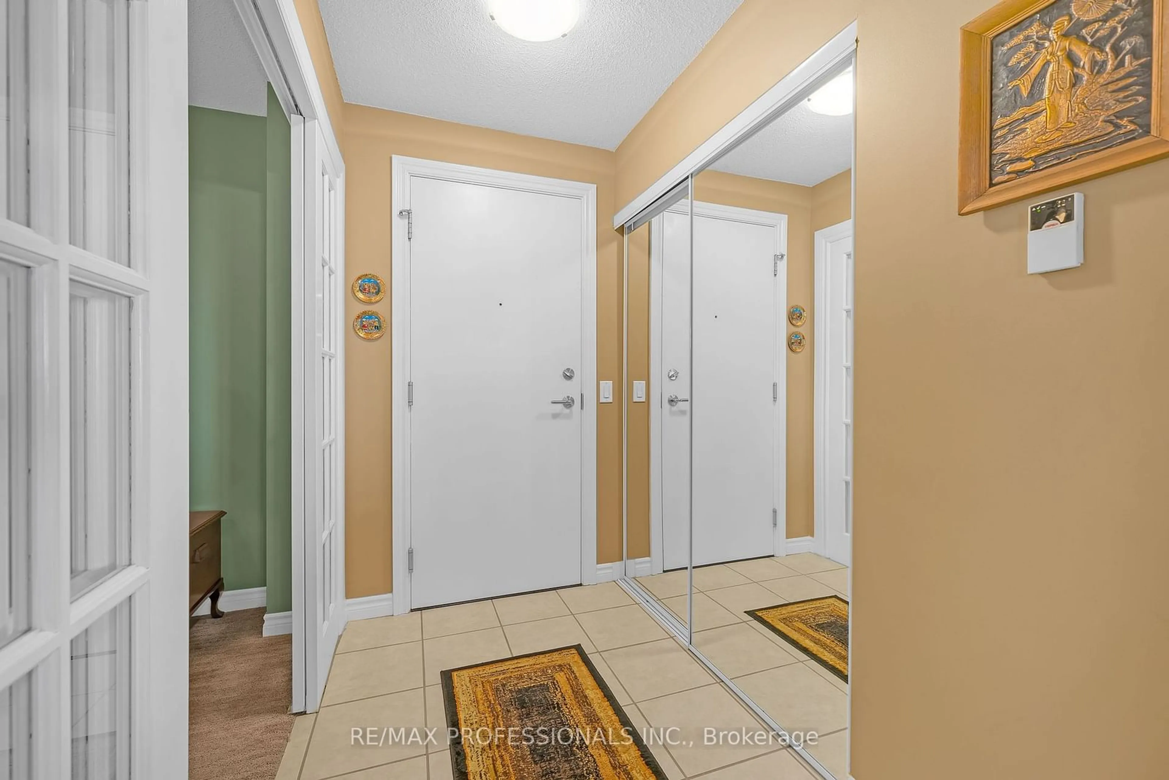 Indoor entryway for 5233 Dundas St #1728, Toronto Ontario M9B 6M1