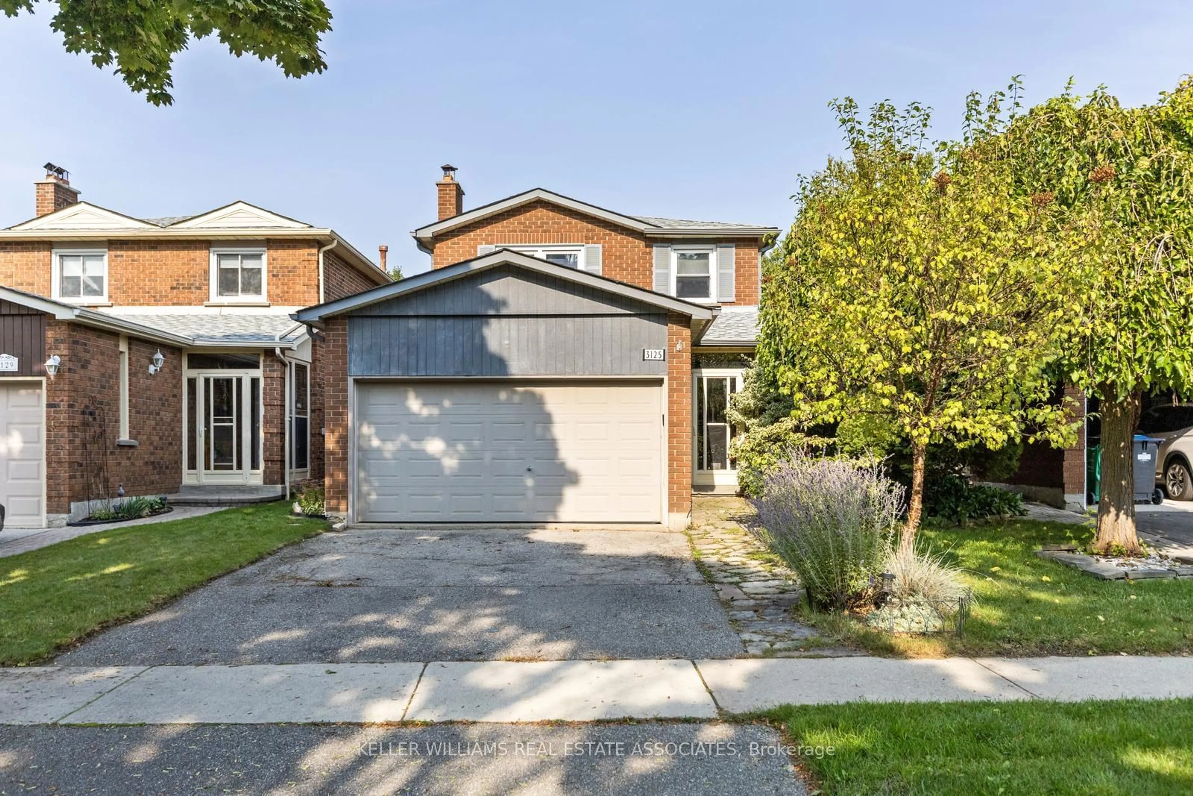 Home with brick exterior material, street for 3125 Olympus Mews, Mississauga Ontario L5N 4W2