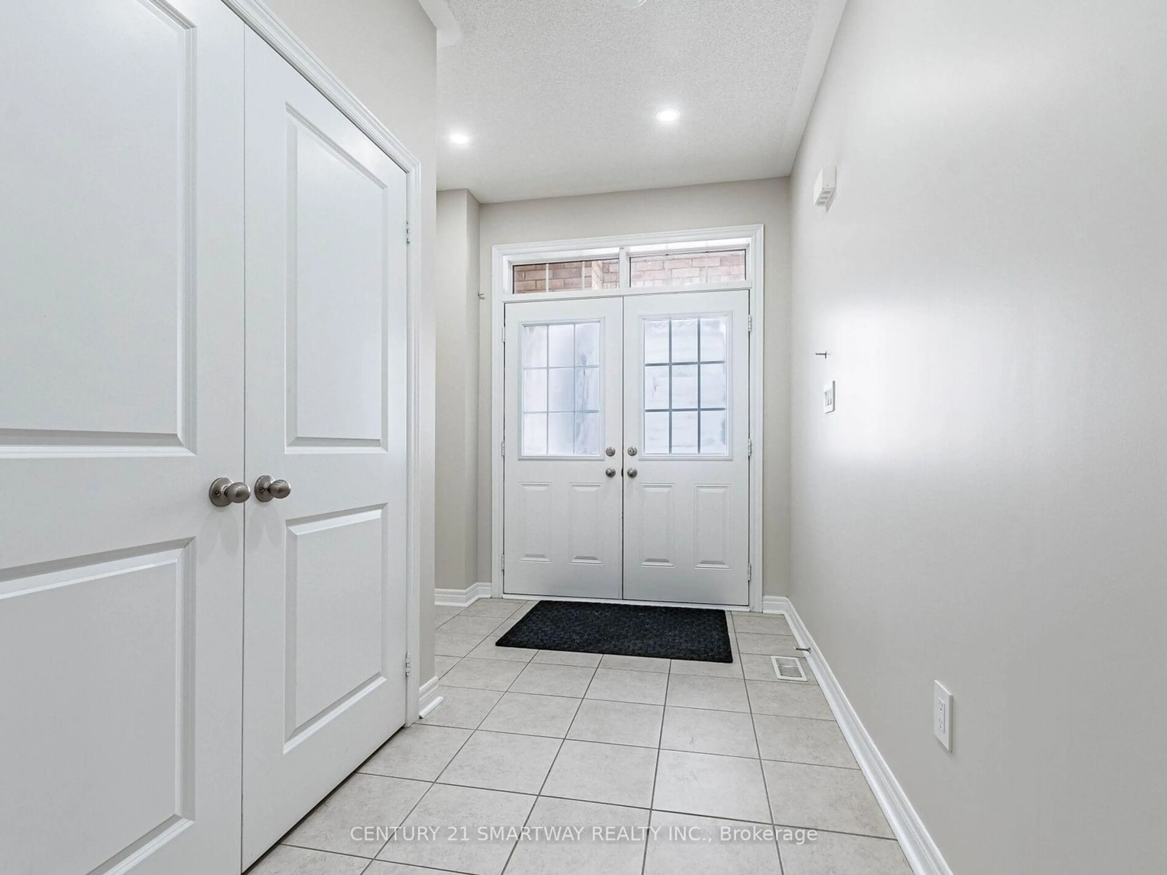 Indoor entryway for 55 Pearman Cres, Brampton Ontario L7A 4Y9