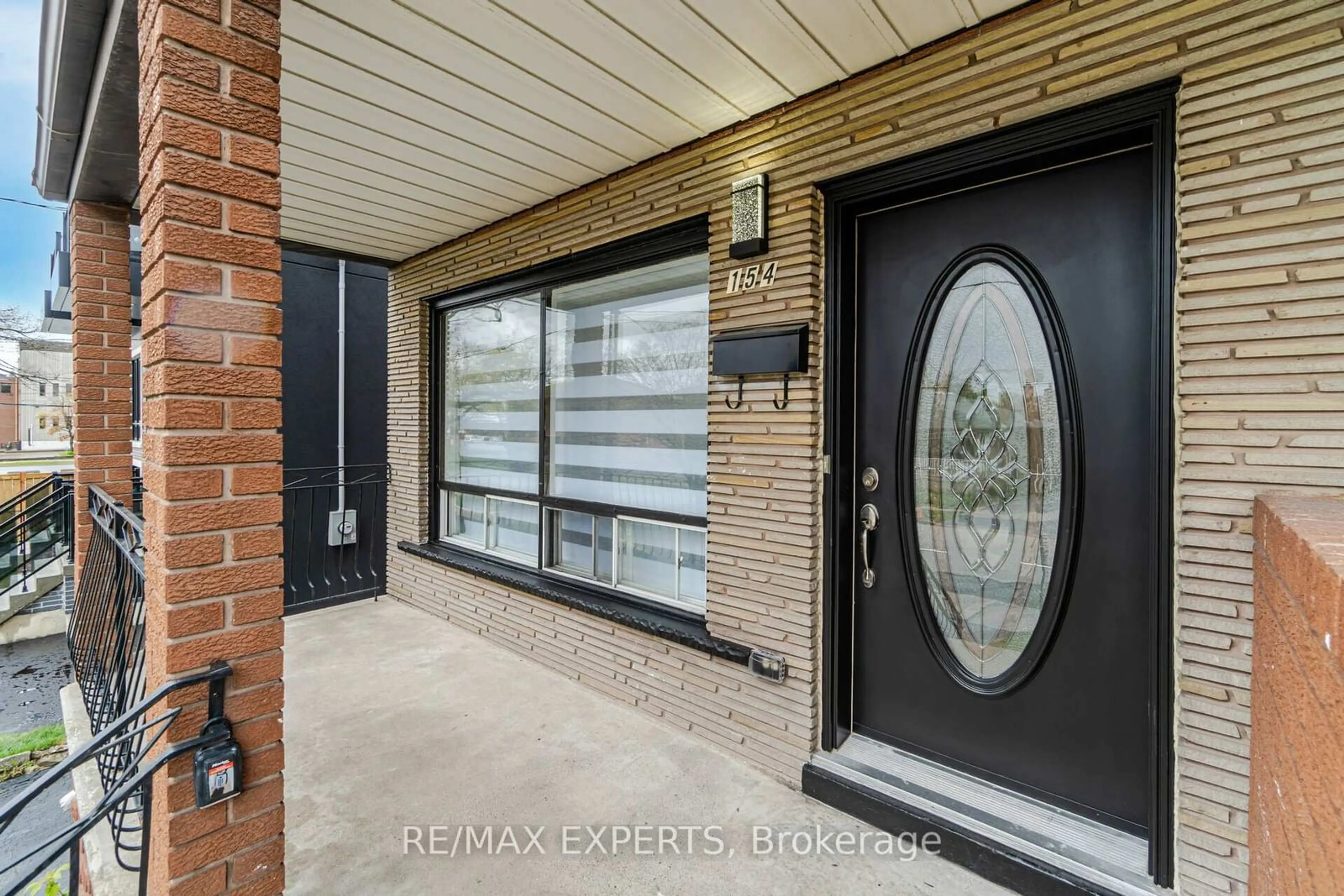 Indoor entryway for 154 Sheldon Ave, Toronto Ontario M8W 4L6