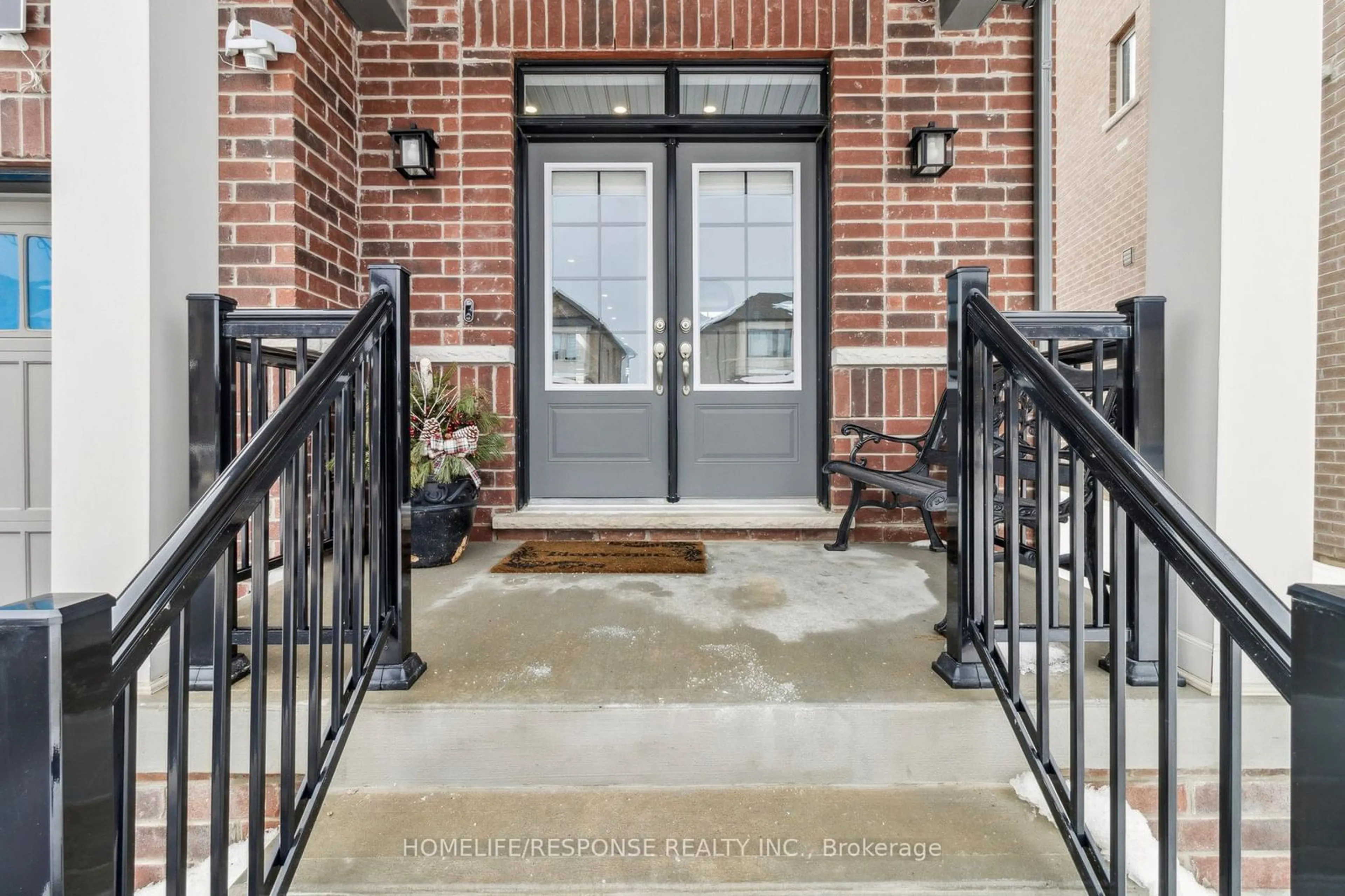 Indoor entryway for 34 MCCORMACK Rd, Caledon Ontario L7C 0Y9