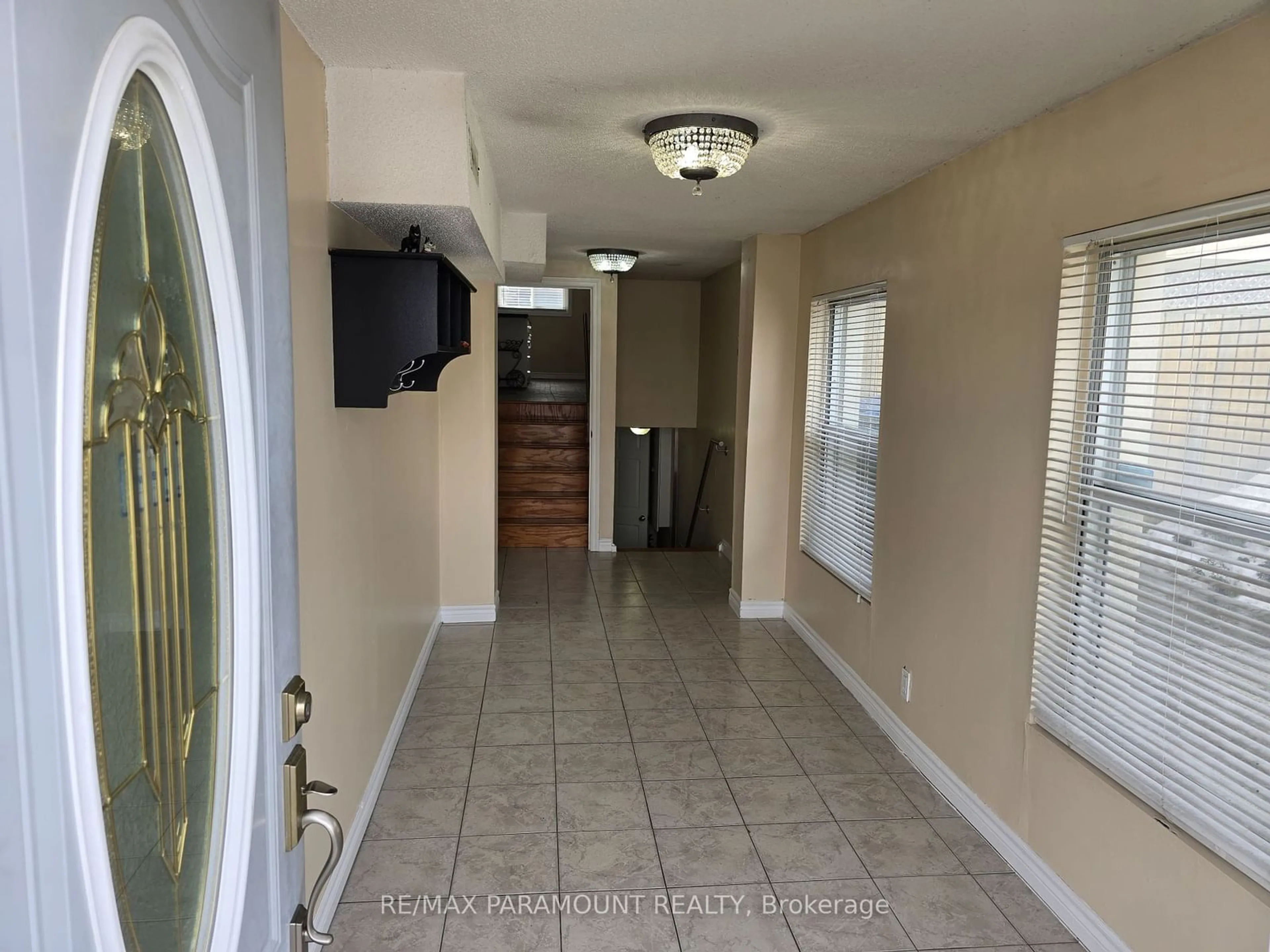 Indoor entryway for 65 Greenbriar Rd, Brampton Ontario L6S 2A4