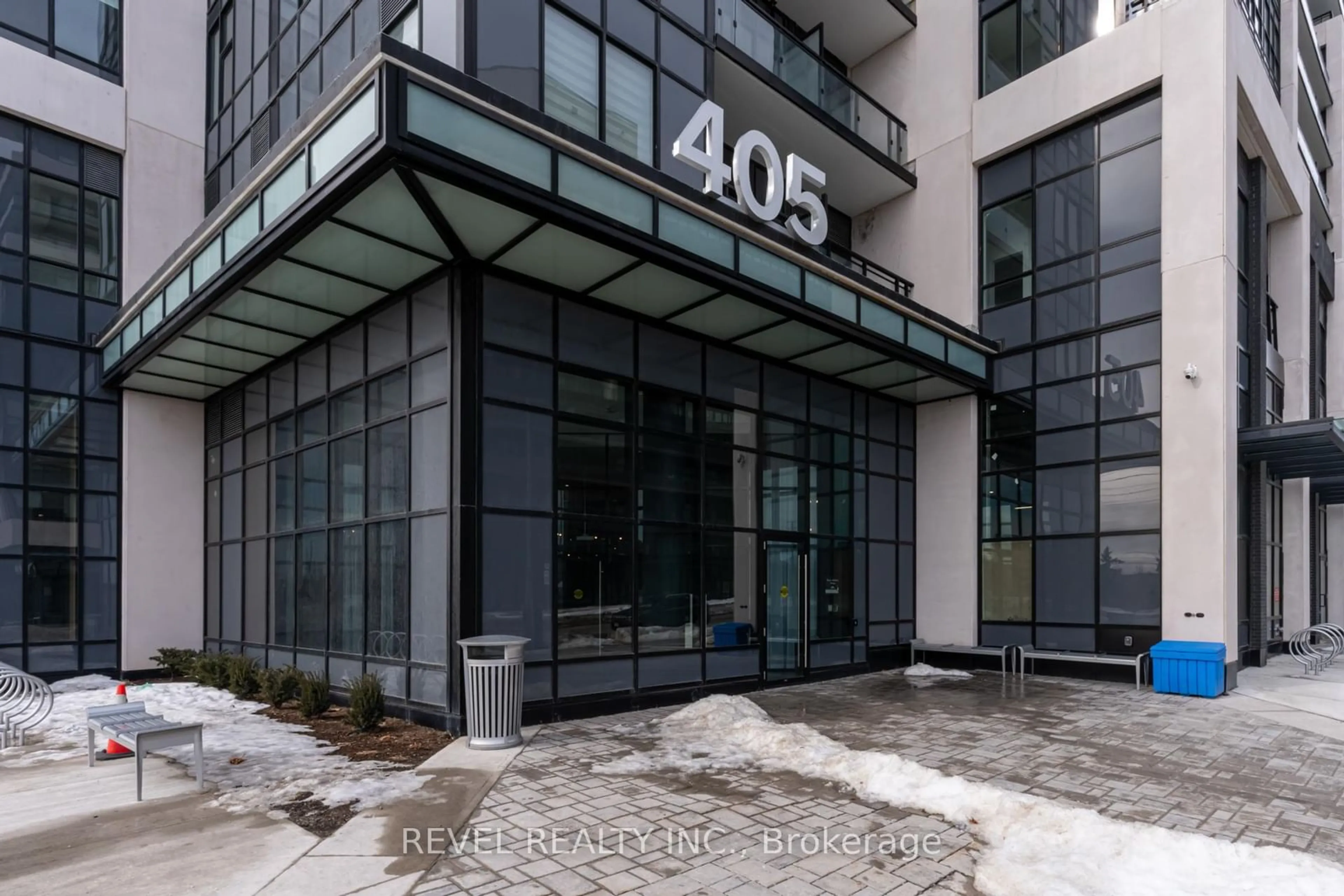 Indoor foyer for 405 Dundas St #613, Oakville Ontario L6M 5P9