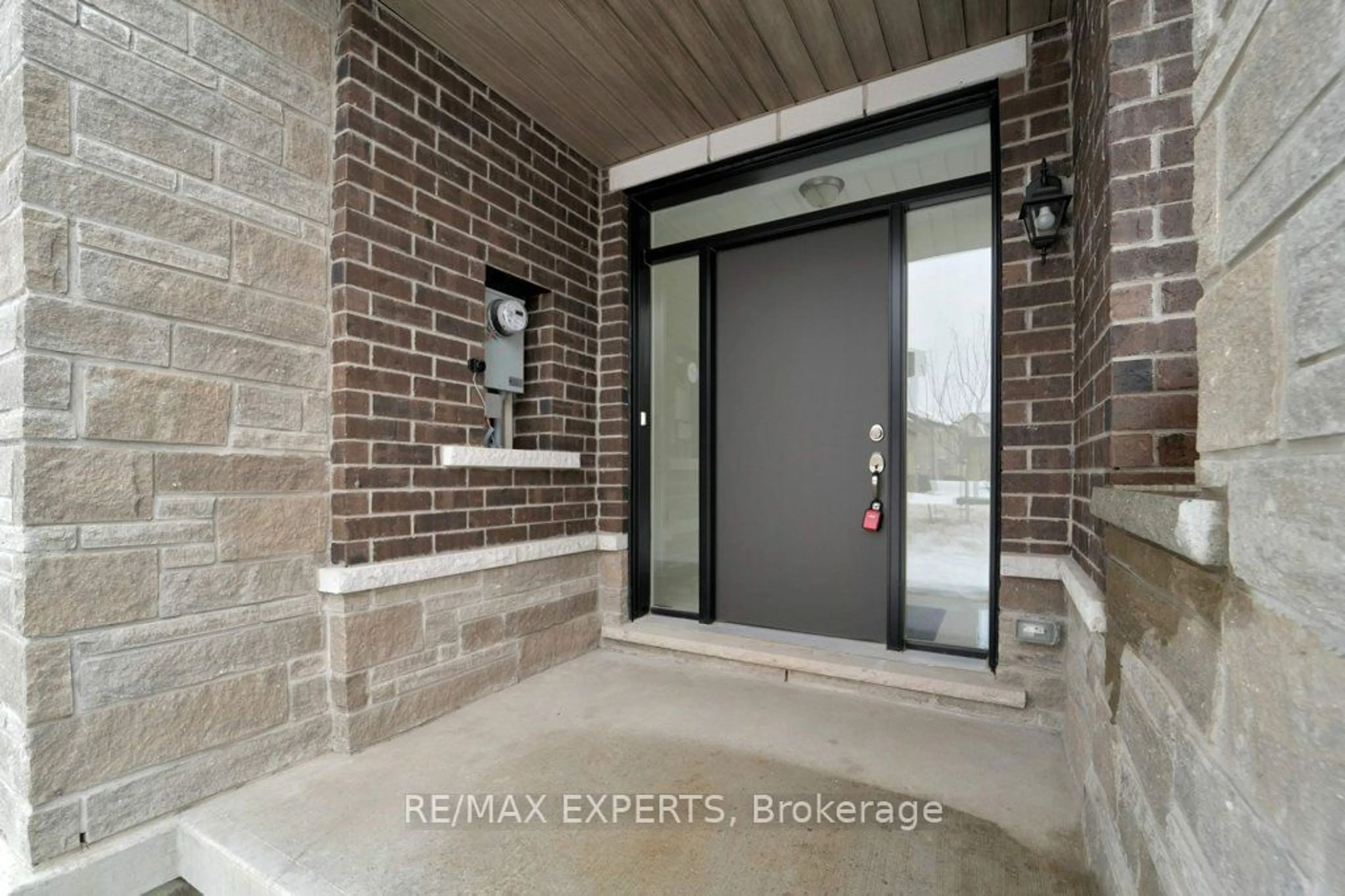 Indoor entryway for 1537 MOONSEED Pl, Milton Ontario L9T 7E7