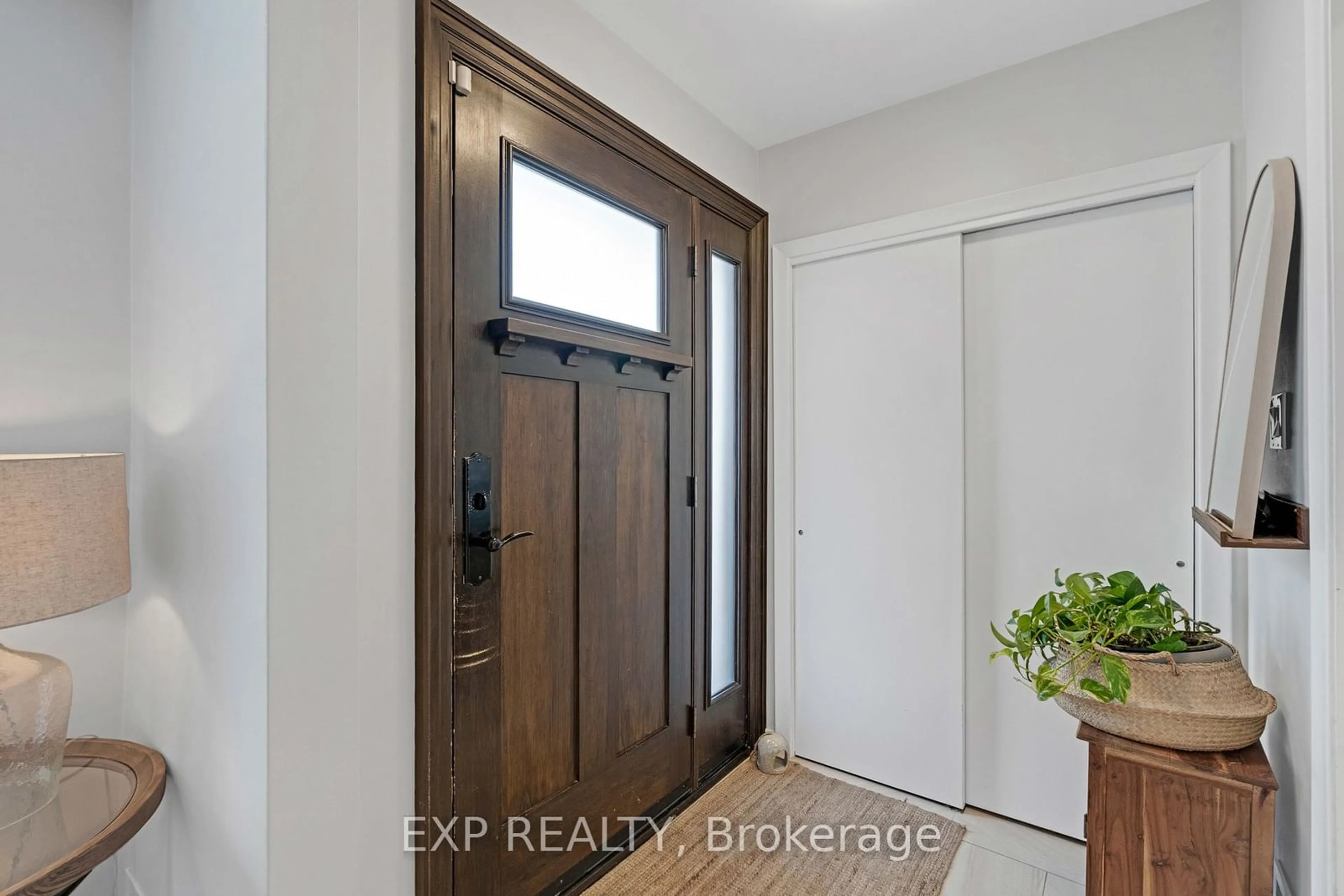 Indoor entryway for 204 North Carson St, Toronto Ontario M8W 4E2