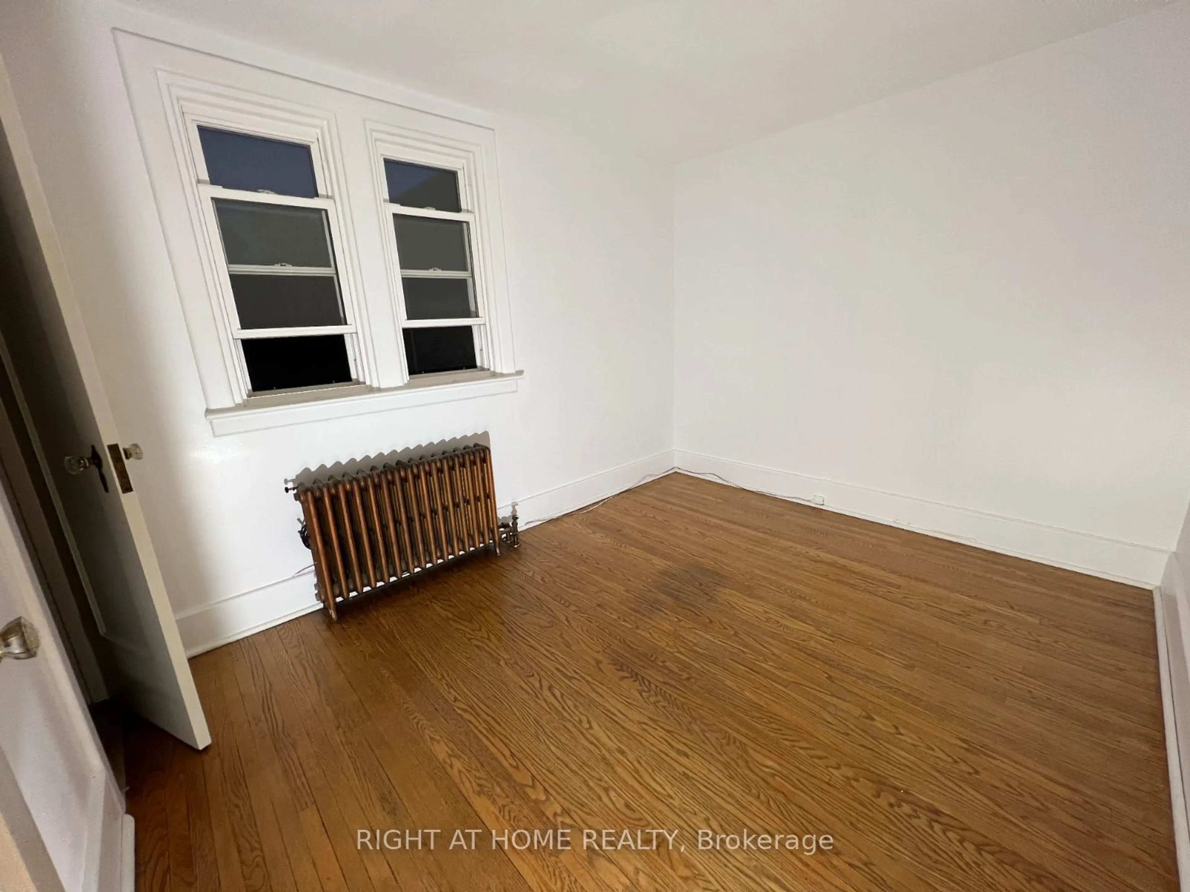 A pic of a room for 101 Ninth St, Toronto Ontario M8V 3E5