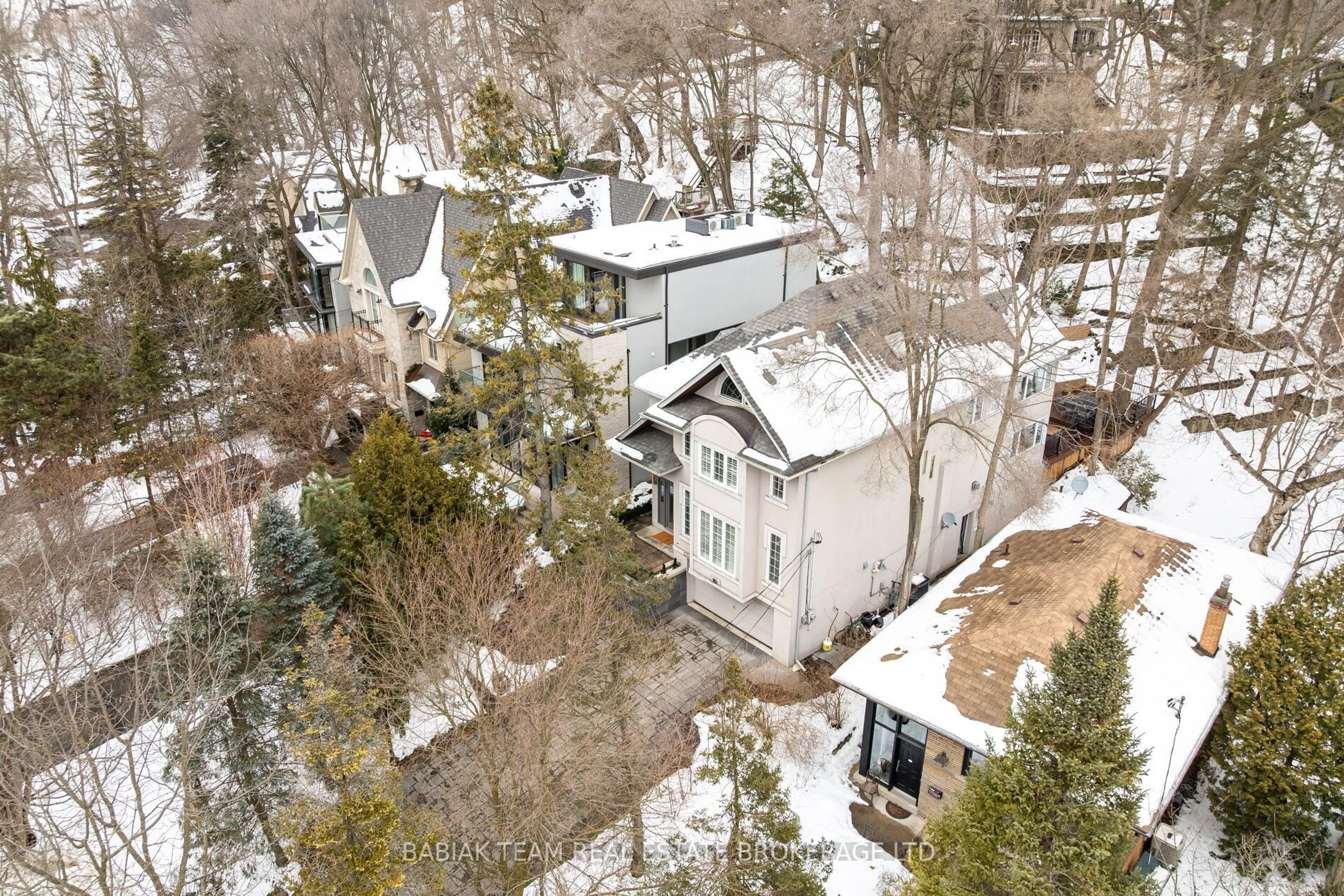 A pic from outside/outdoor area/front of a property/back of a property/a pic from drone, street for 19 Dacre Cres, Toronto Ontario M6S 2W2