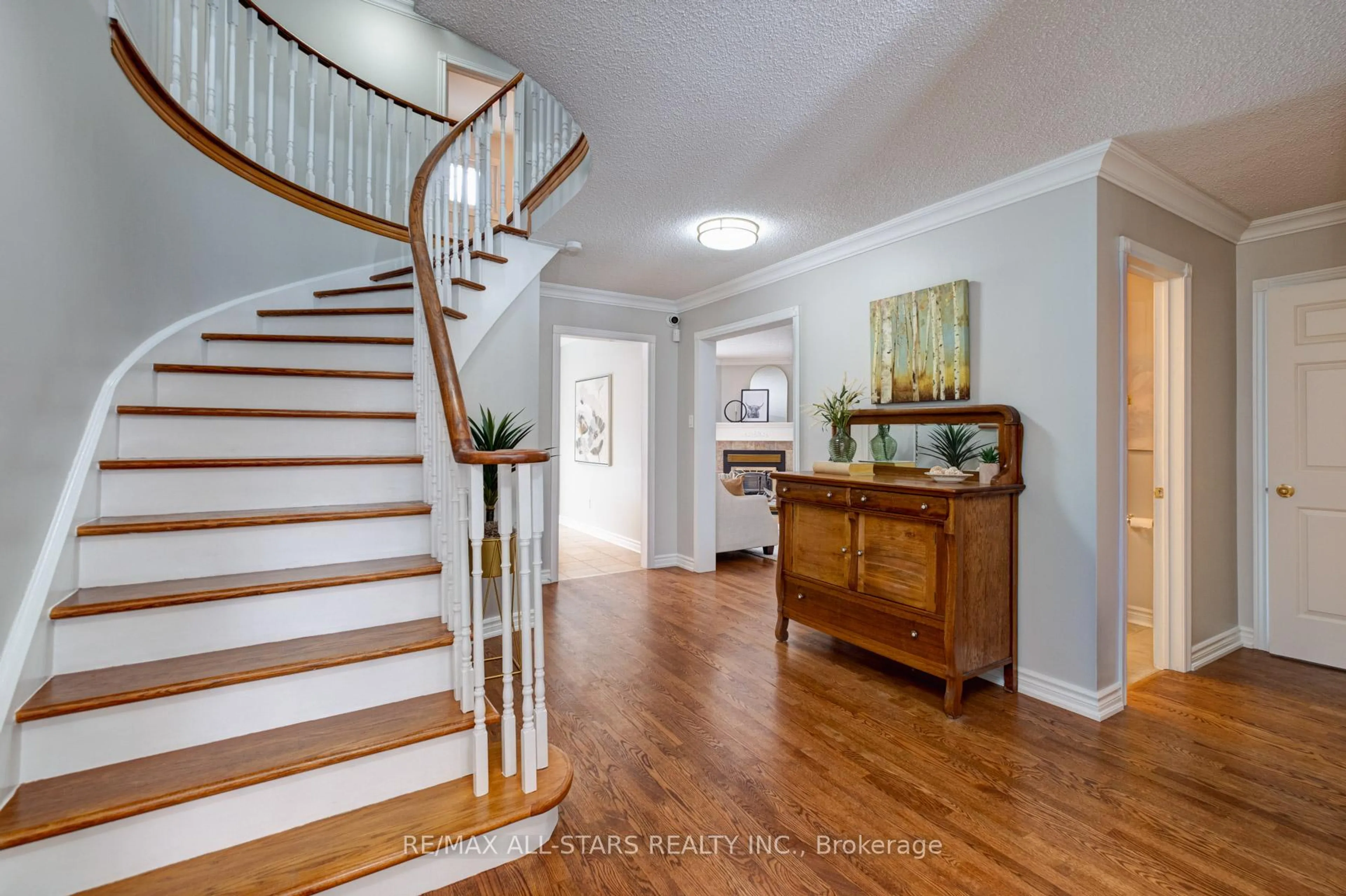 Indoor entryway for 292 Callaghan Cres, Oakville Ontario L6H 5H8