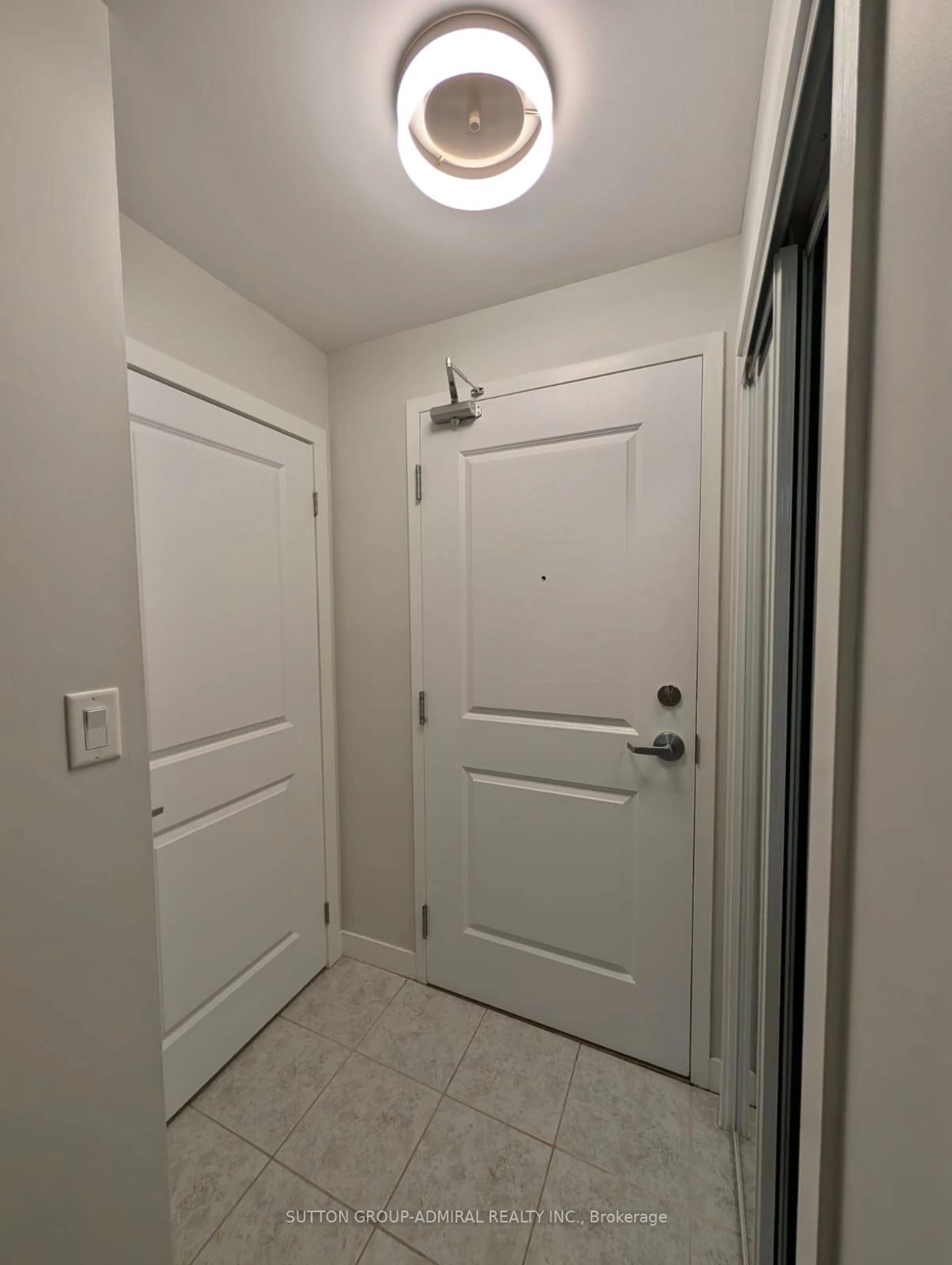 Indoor entryway for 5317 Upper Middle Rd #104, Burlington Ontario L7L 0G8