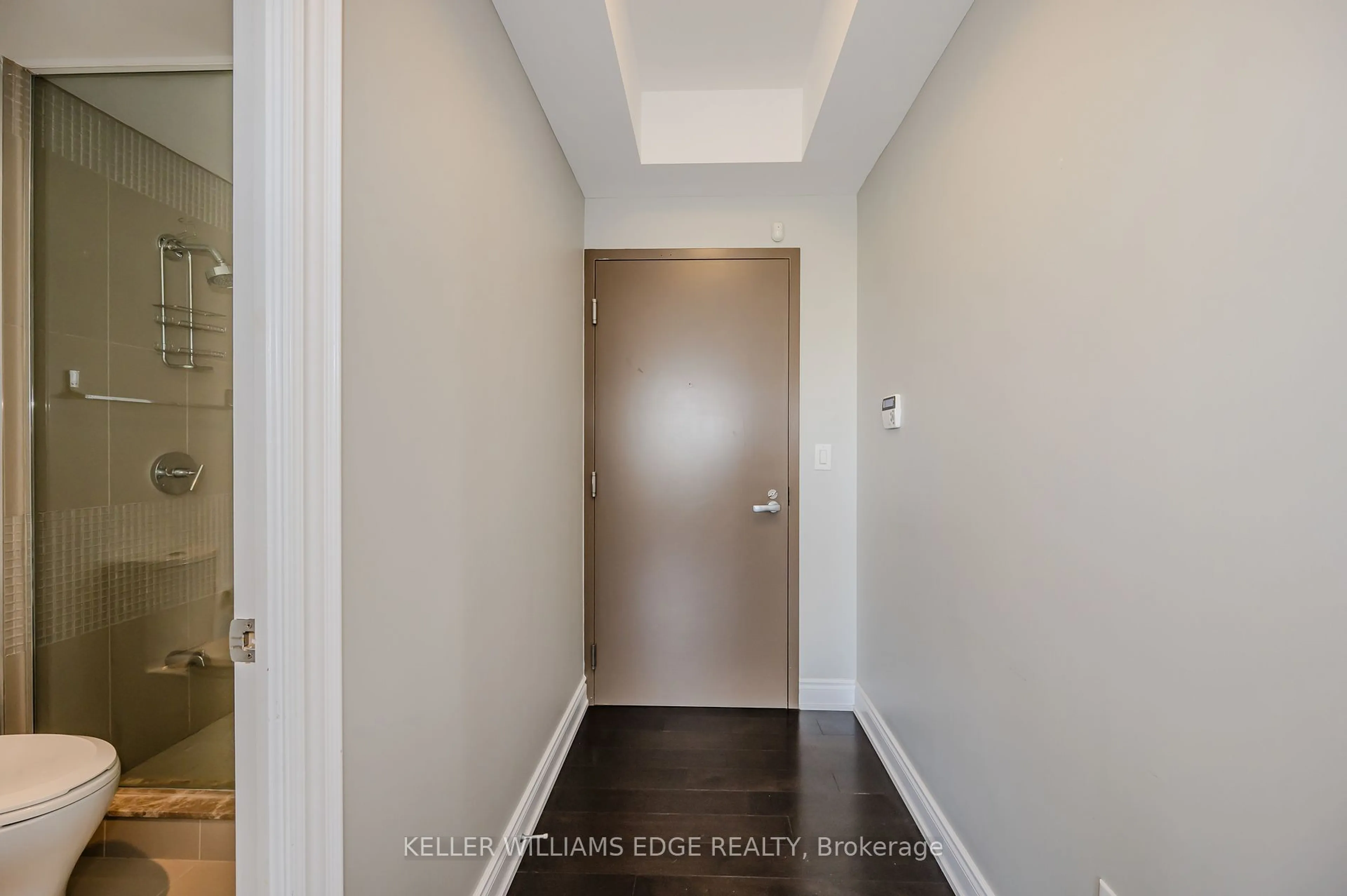 Indoor entryway for 3500 Lakeshore Rd #808, Oakville Ontario L6L 0B4