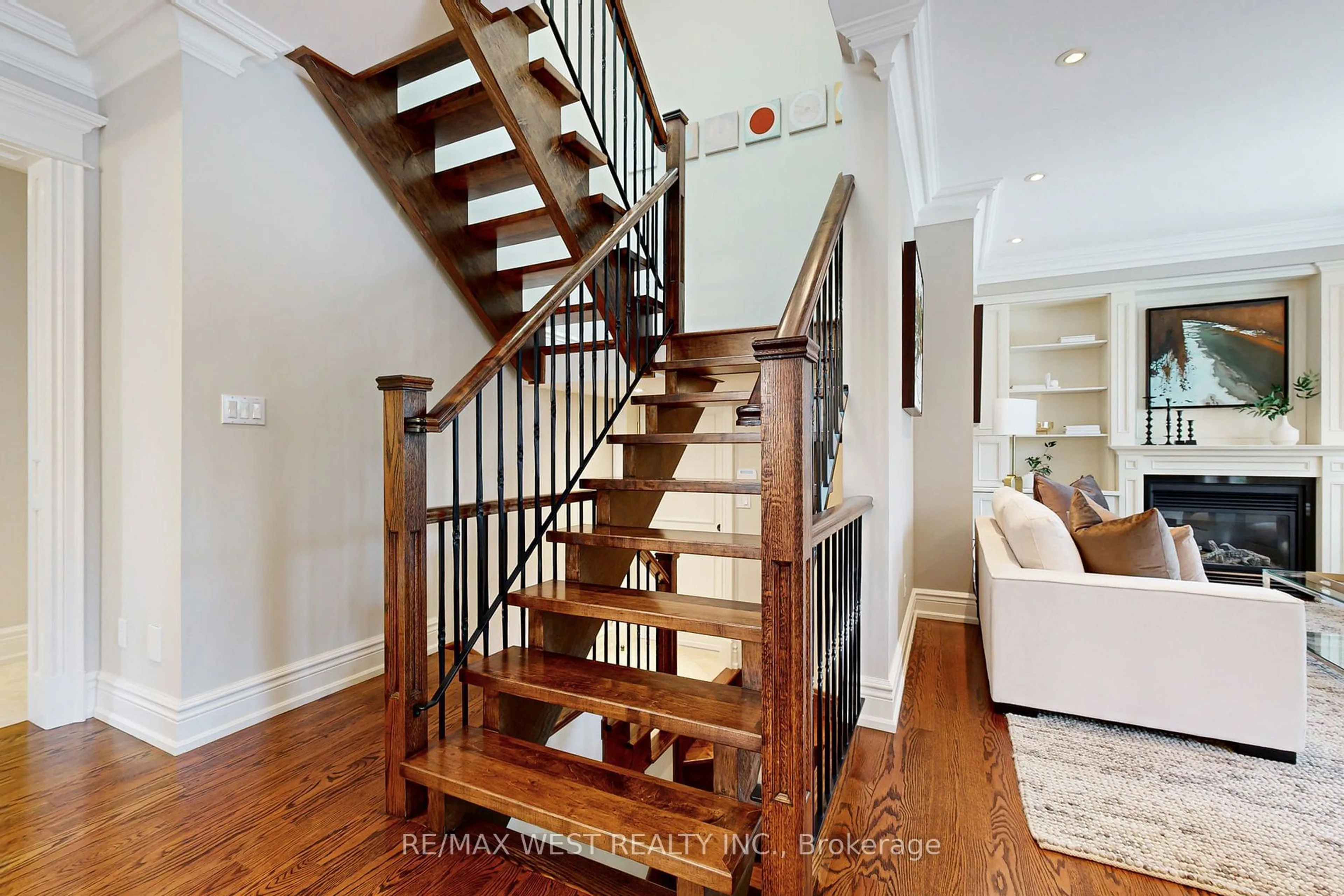 Stairs for 85 Hillcroft Dr, Toronto Ontario M9B 4X8