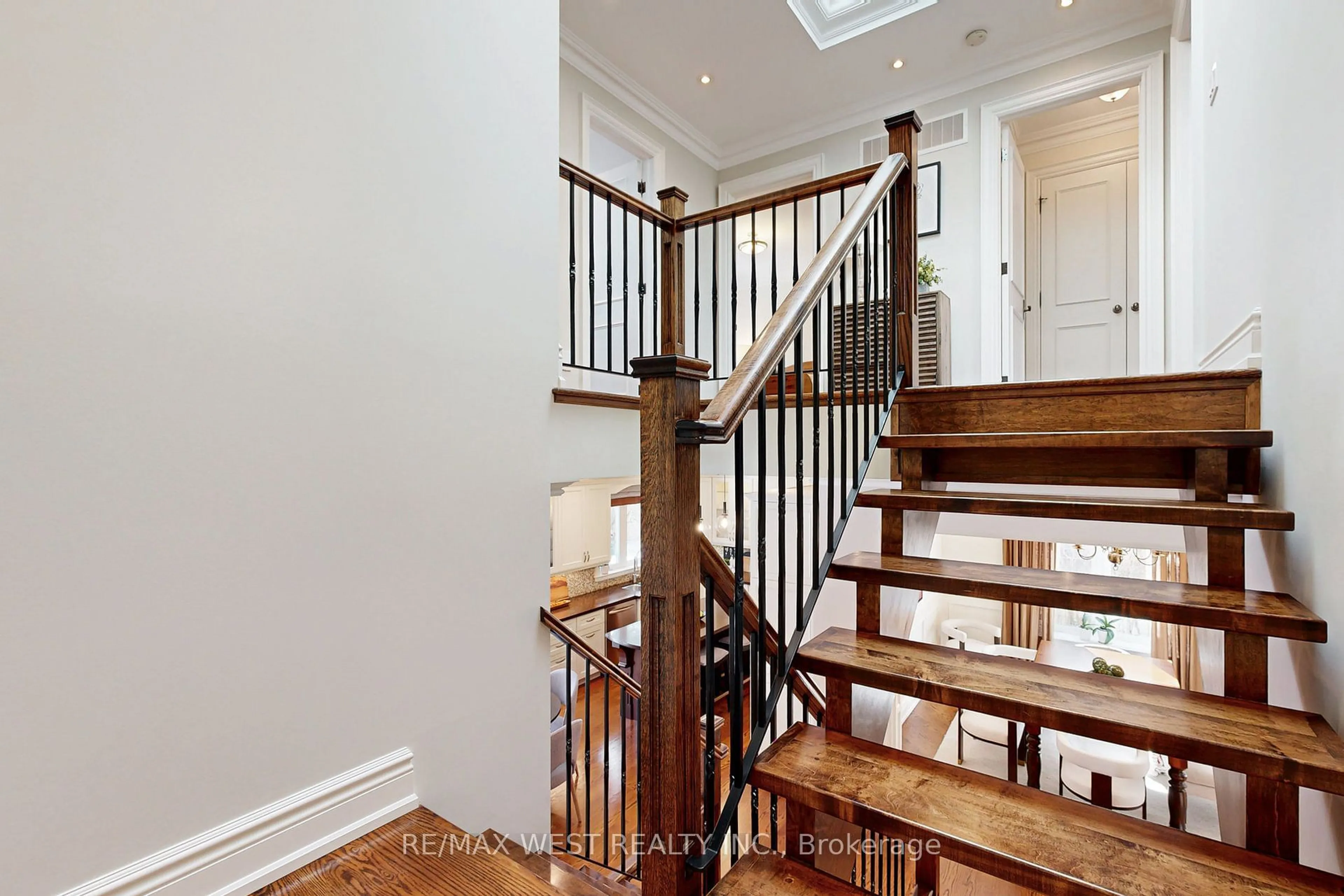 Stairs for 85 Hillcroft Dr, Toronto Ontario M9B 4X8