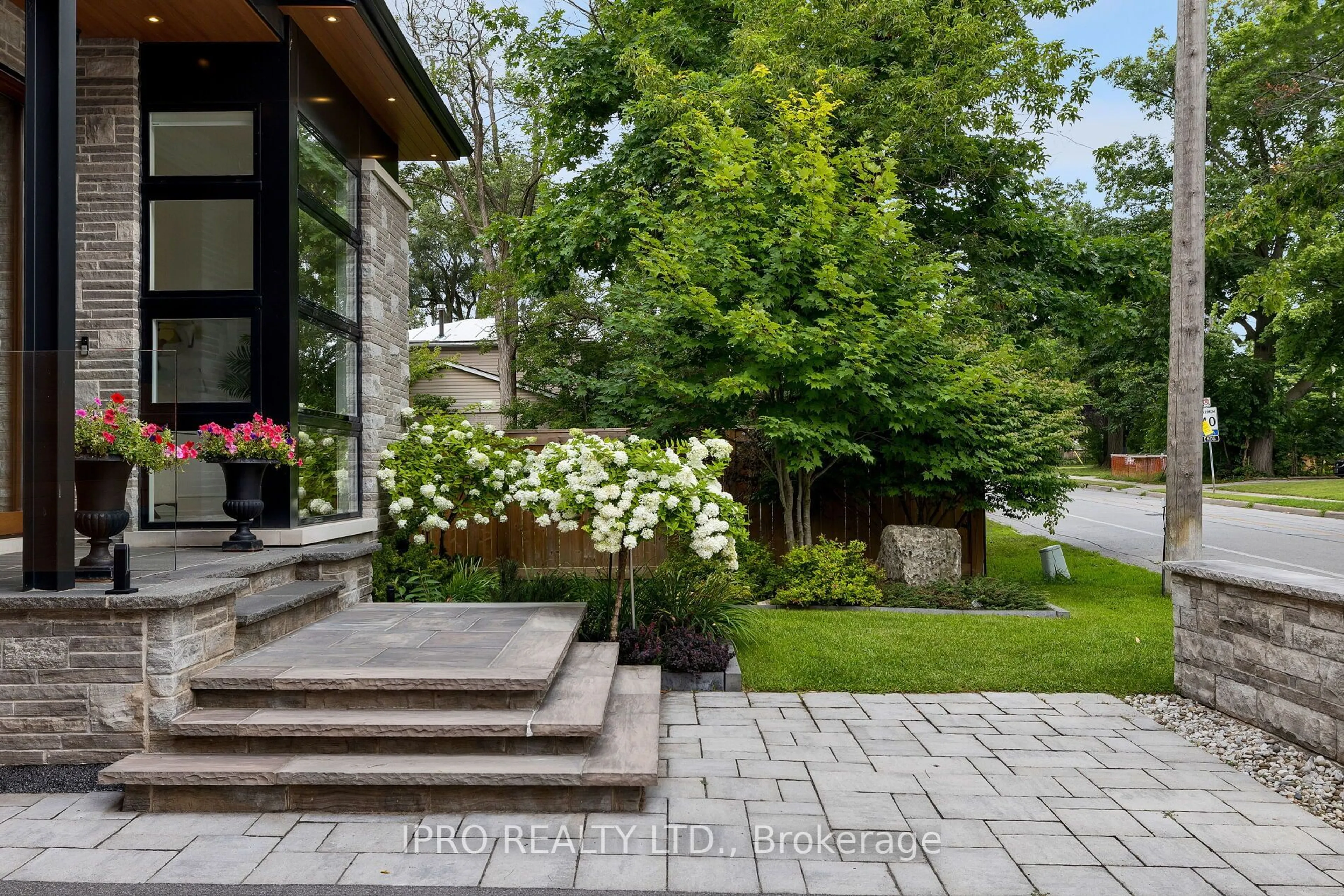 Patio, street for 418 Pine Cove Rd, Burlington Ontario L7N 1W5