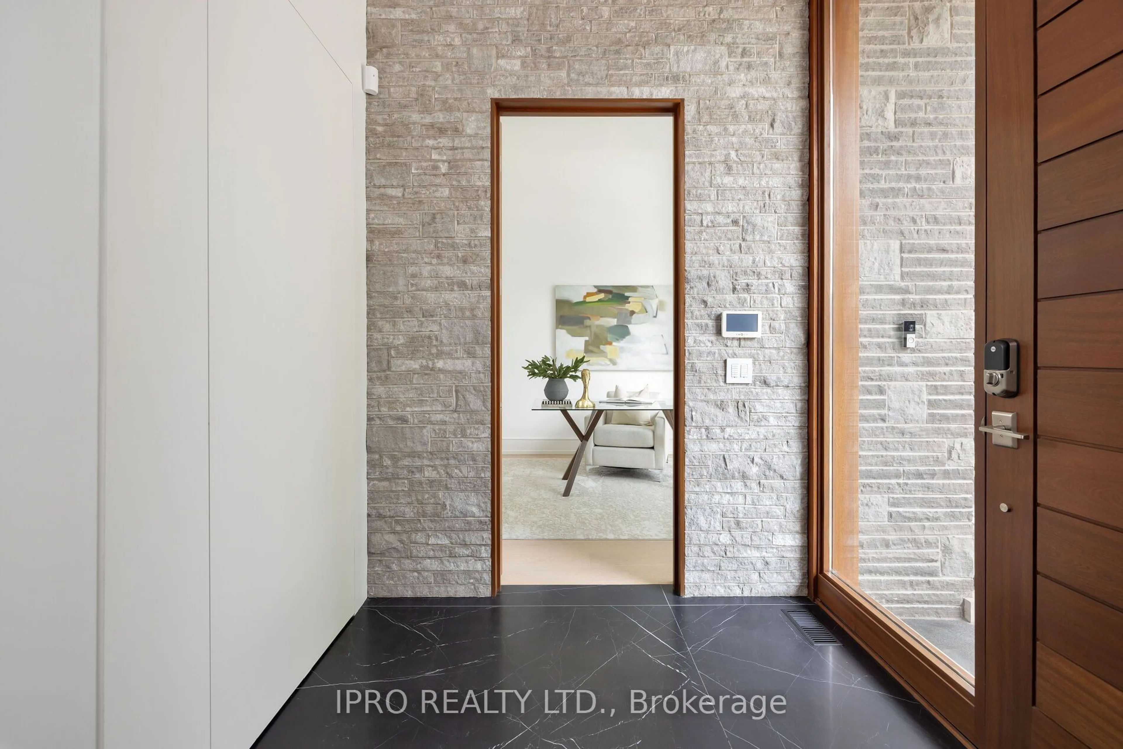 Indoor entryway for 418 Pine Cove Rd, Burlington Ontario L7N 1W5