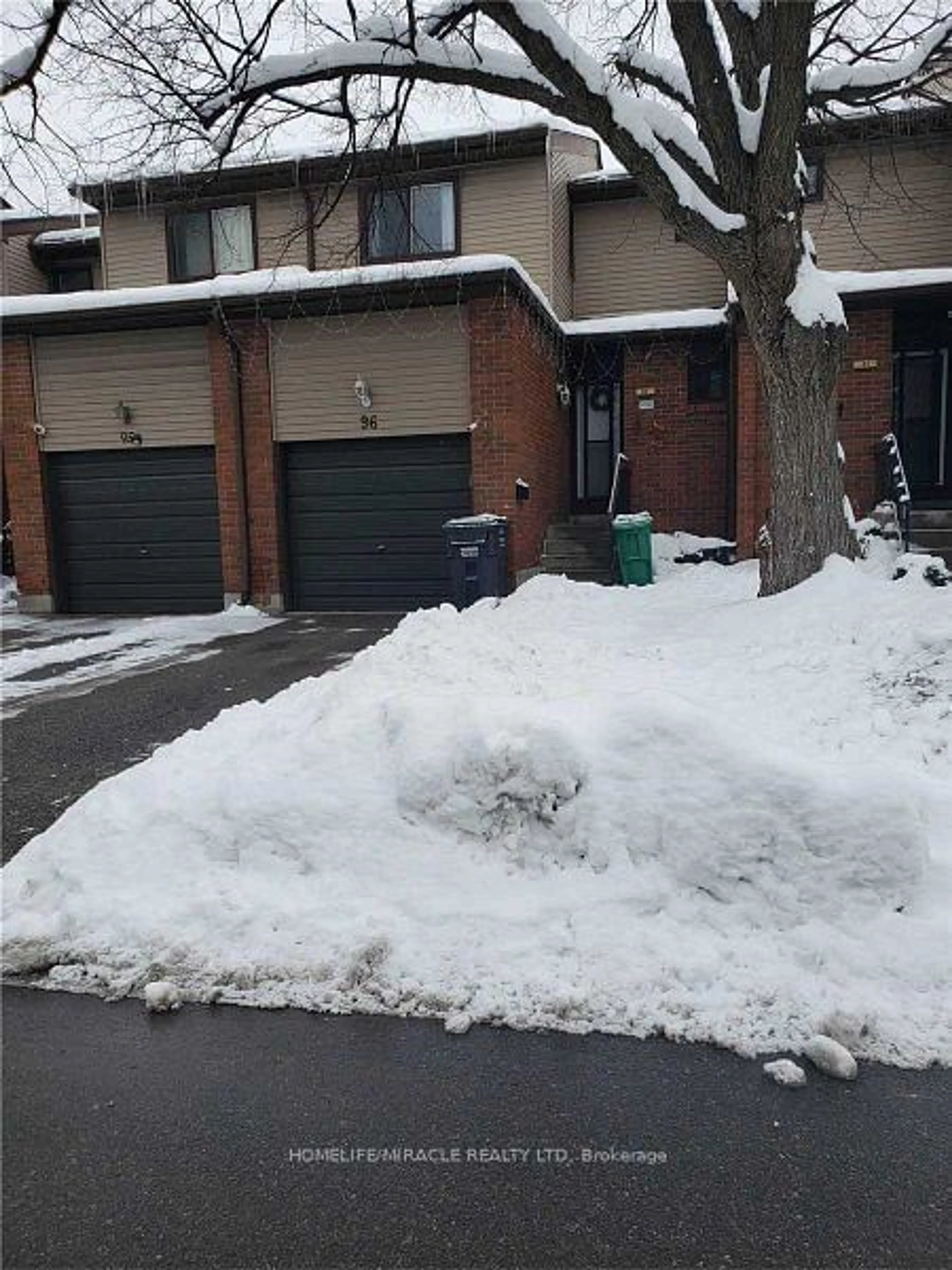 Parking for 96 Carleton Pl, Brampton Ontario L6T 3Z4