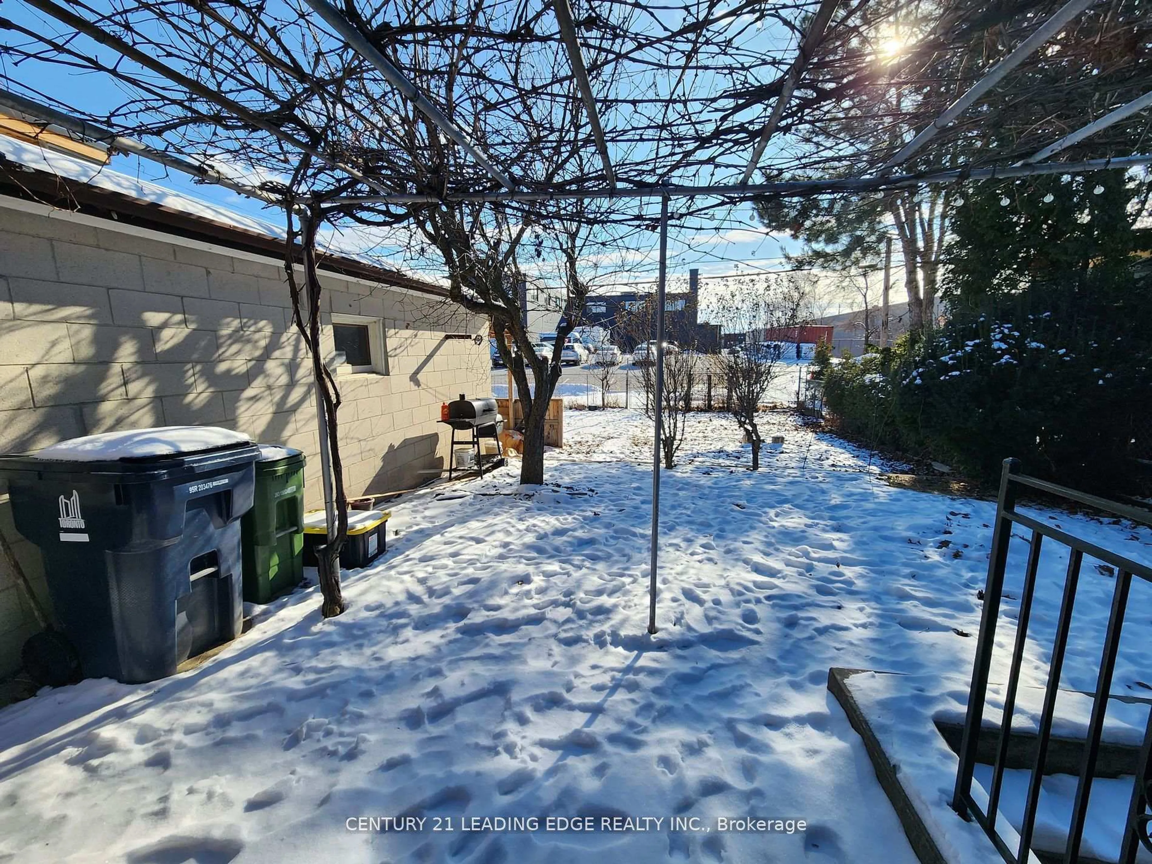 A pic from outside/outdoor area/front of a property/back of a property/a pic from drone, street for 1117 Glencairn Ave, Toronto Ontario M6B 2B1