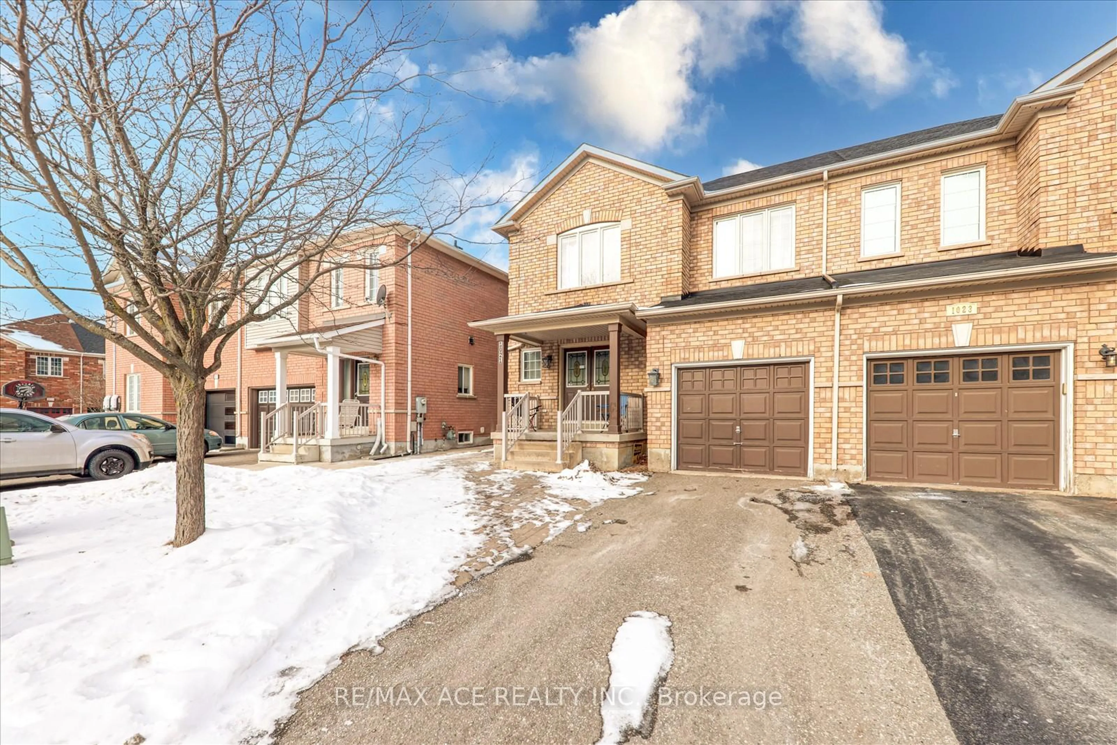 Home with brick exterior material, street for 1021 Cumming Blvd, Milton Ontario L9T 6S7