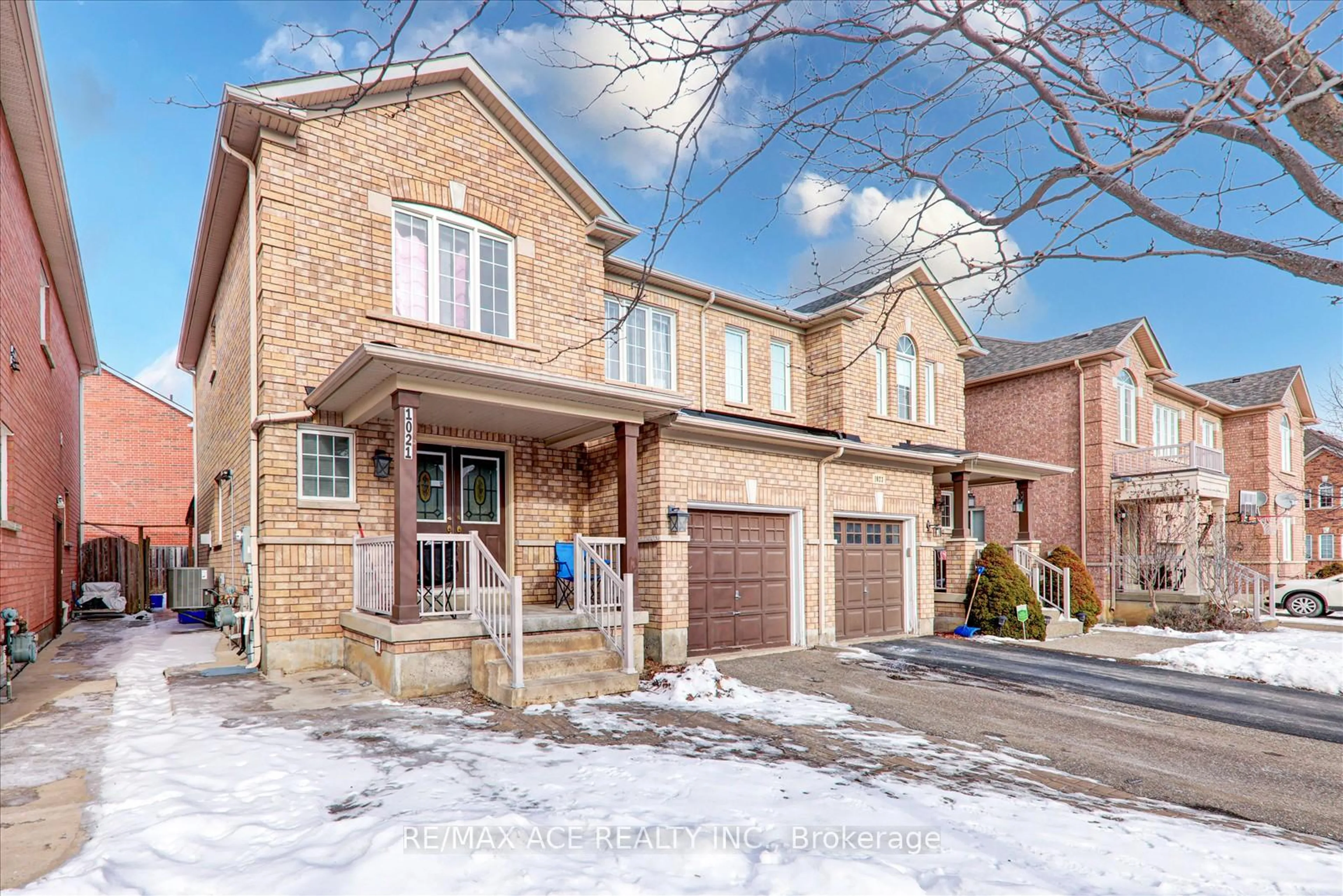 Home with brick exterior material, street for 1021 Cumming Blvd, Milton Ontario L9T 6S7