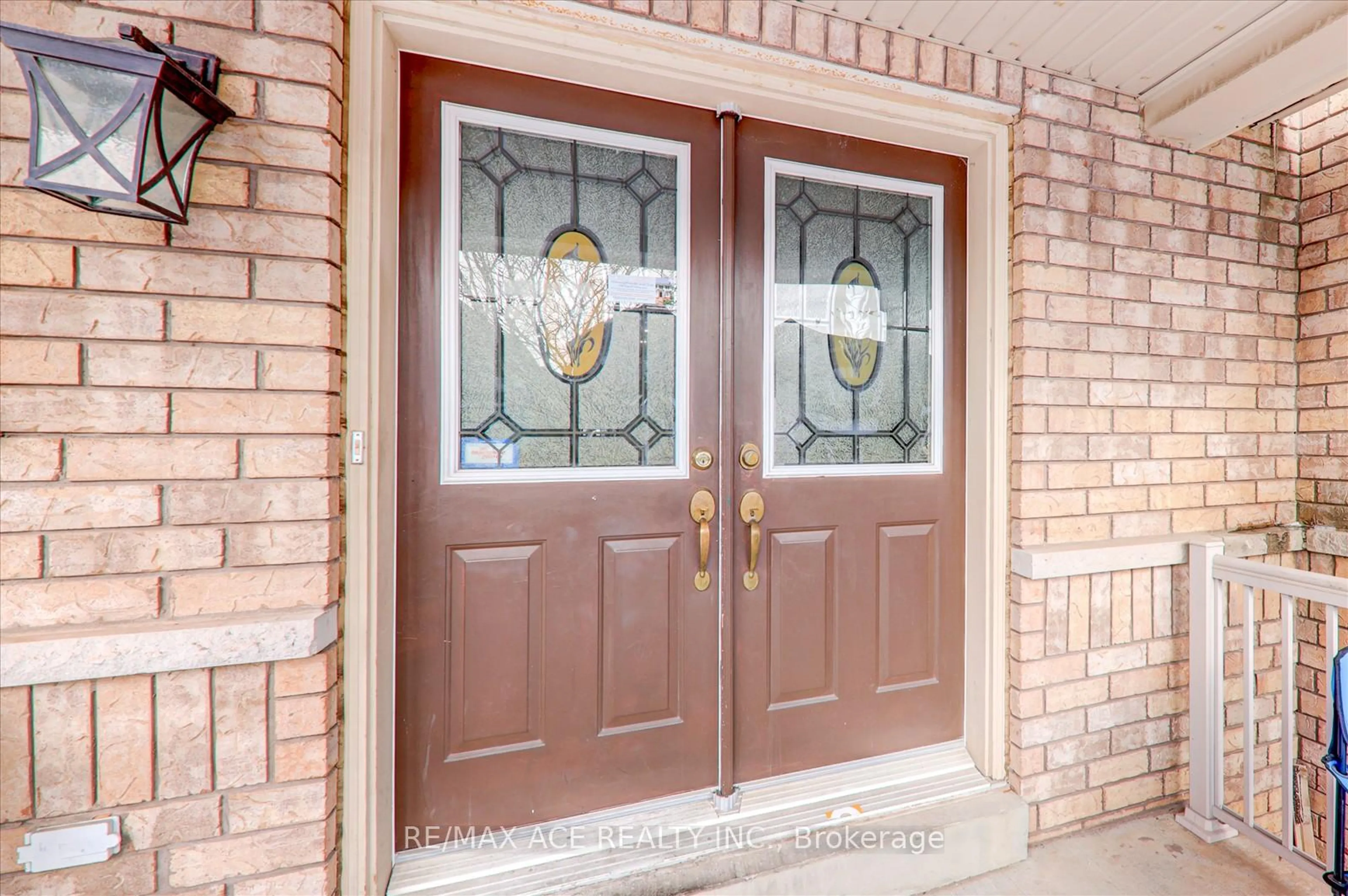 Indoor entryway for 1021 Cumming Blvd, Milton Ontario L9T 6S7