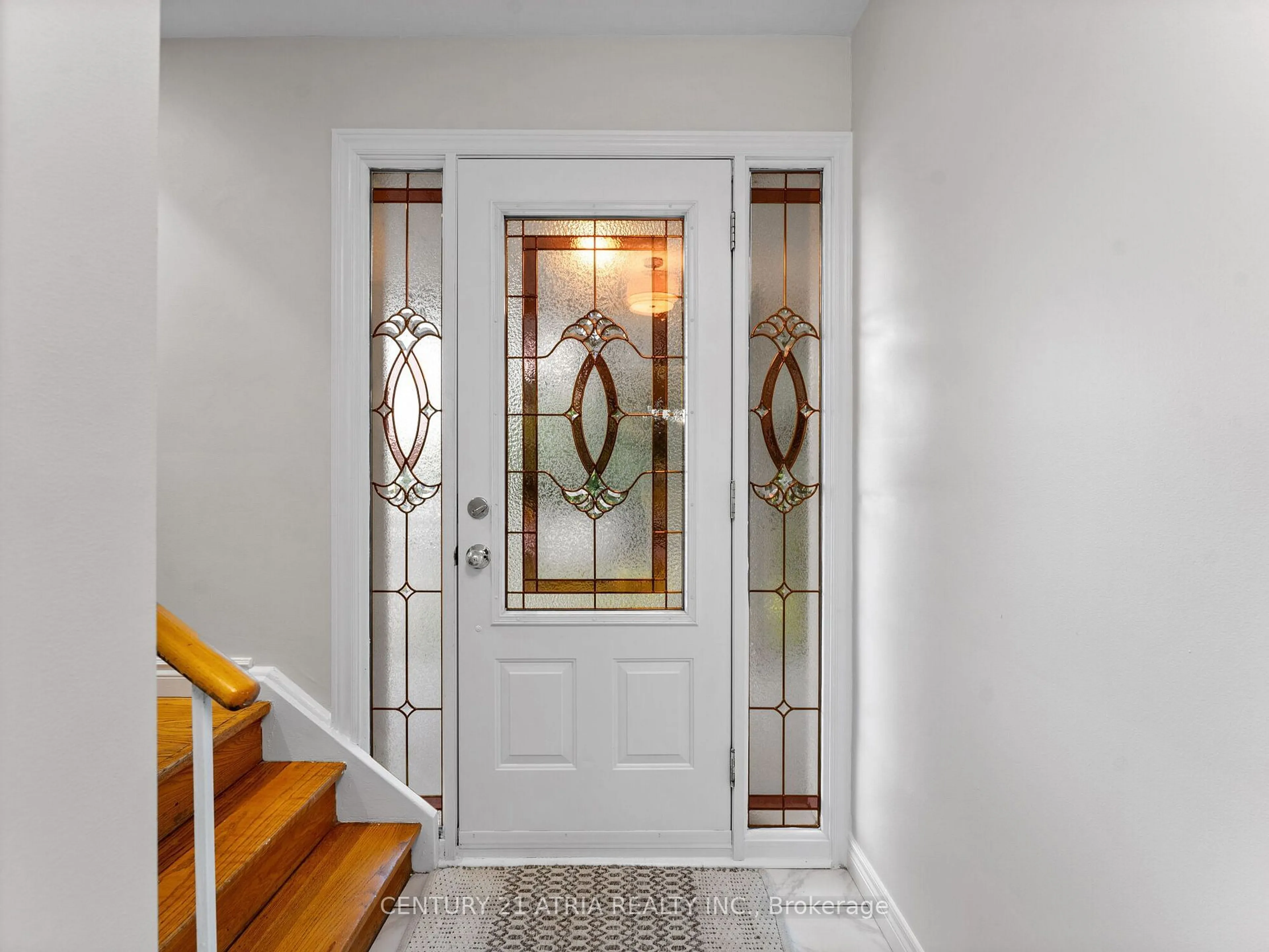 Indoor entryway for 46 Storer Dr, Toronto Ontario M9M 1X5