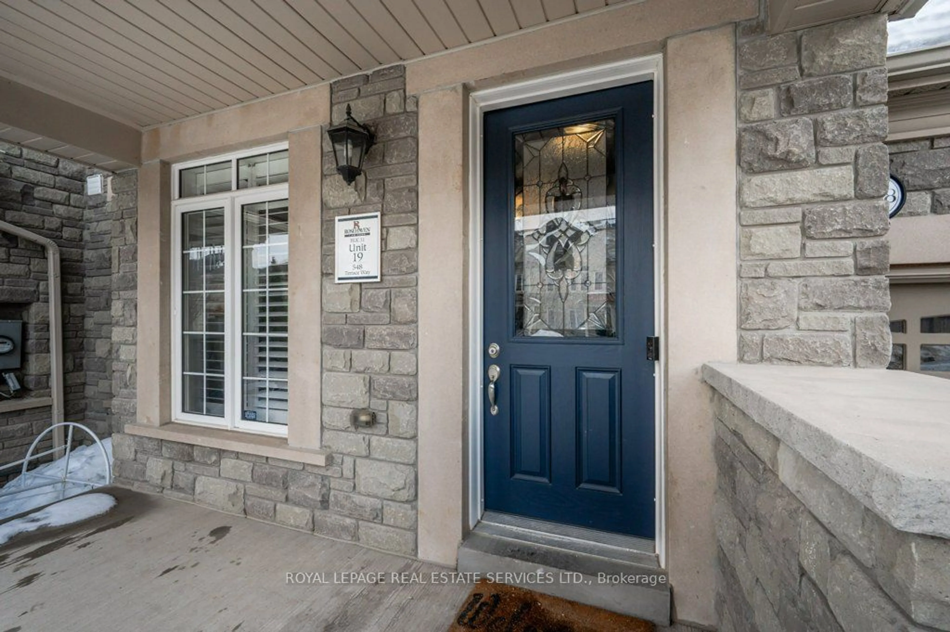 Indoor entryway for 548 Terrace Way, Oakville Ontario L6M 1N6