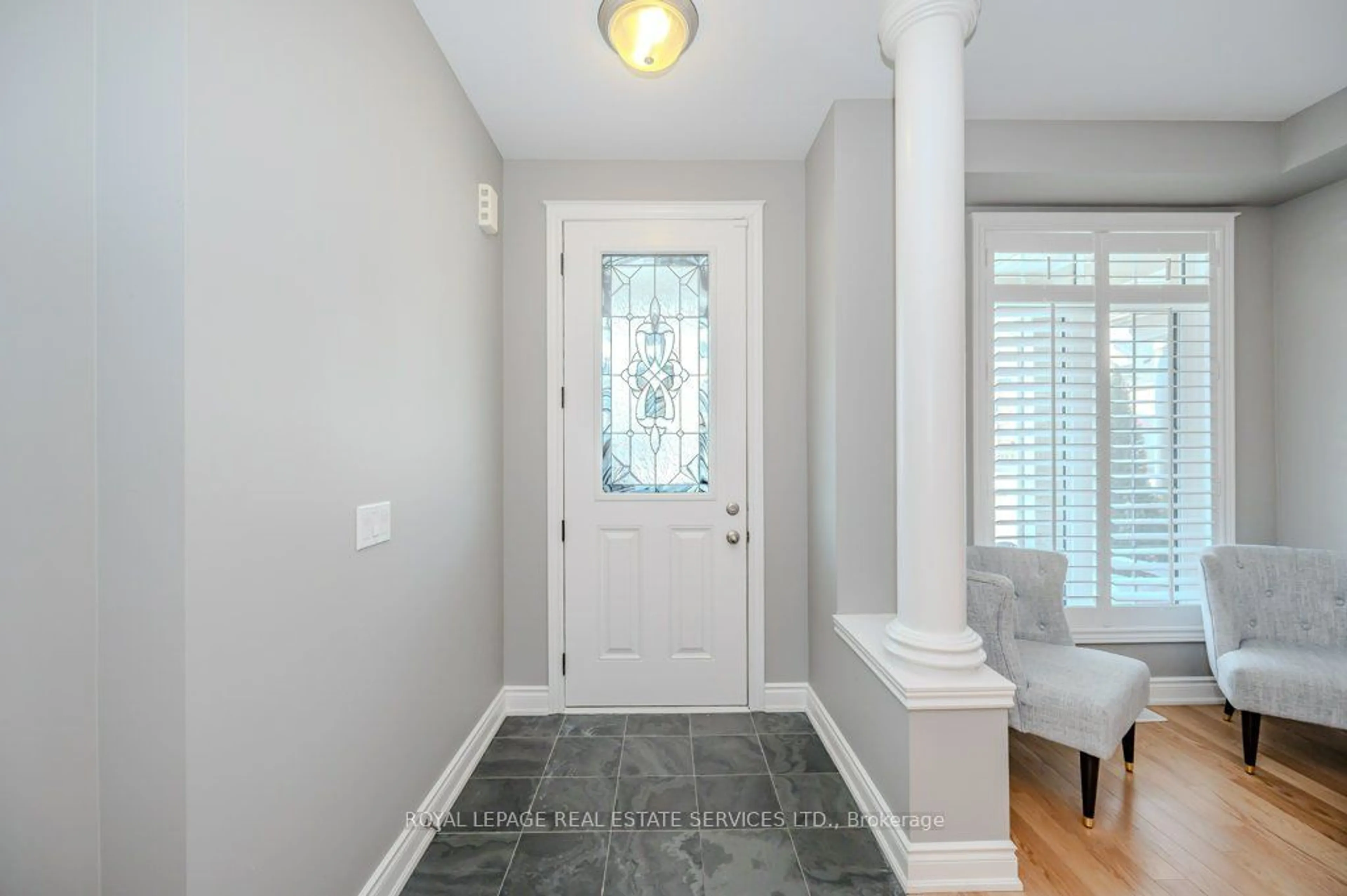 Indoor entryway for 548 Terrace Way, Oakville Ontario L6M 1N6