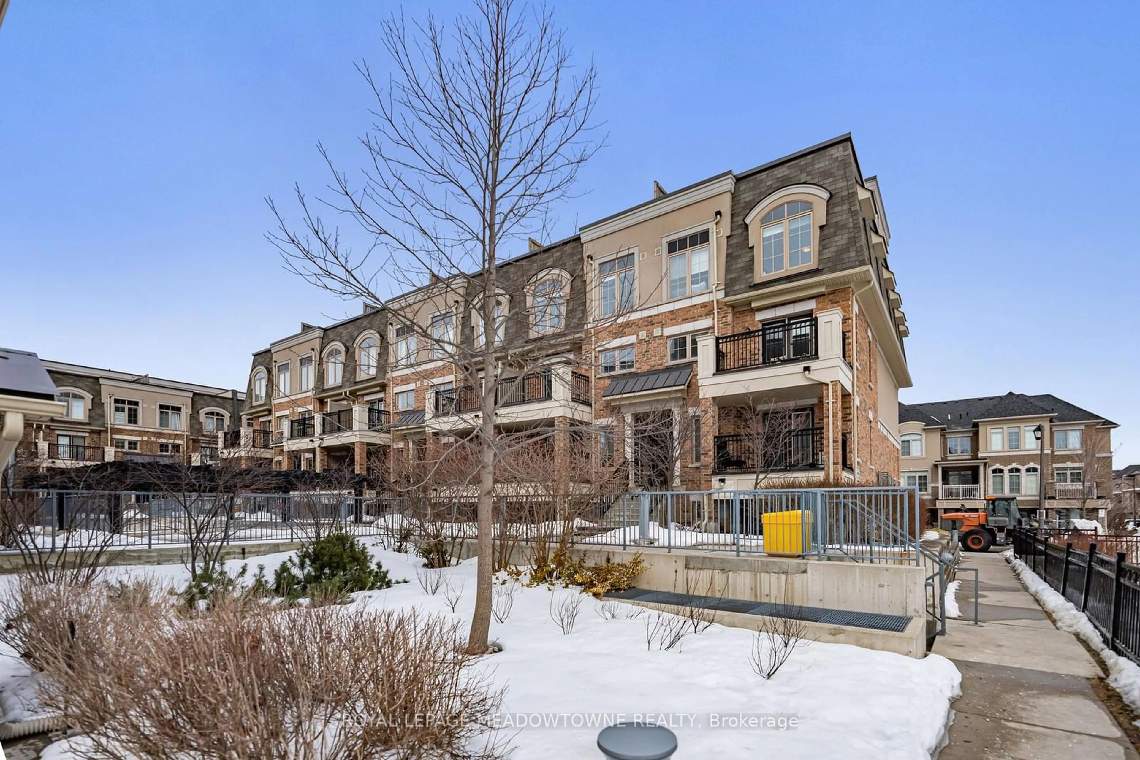 Patio, street for 2441 Greenwich Dr #127, Oakville Ontario L6M 0S4