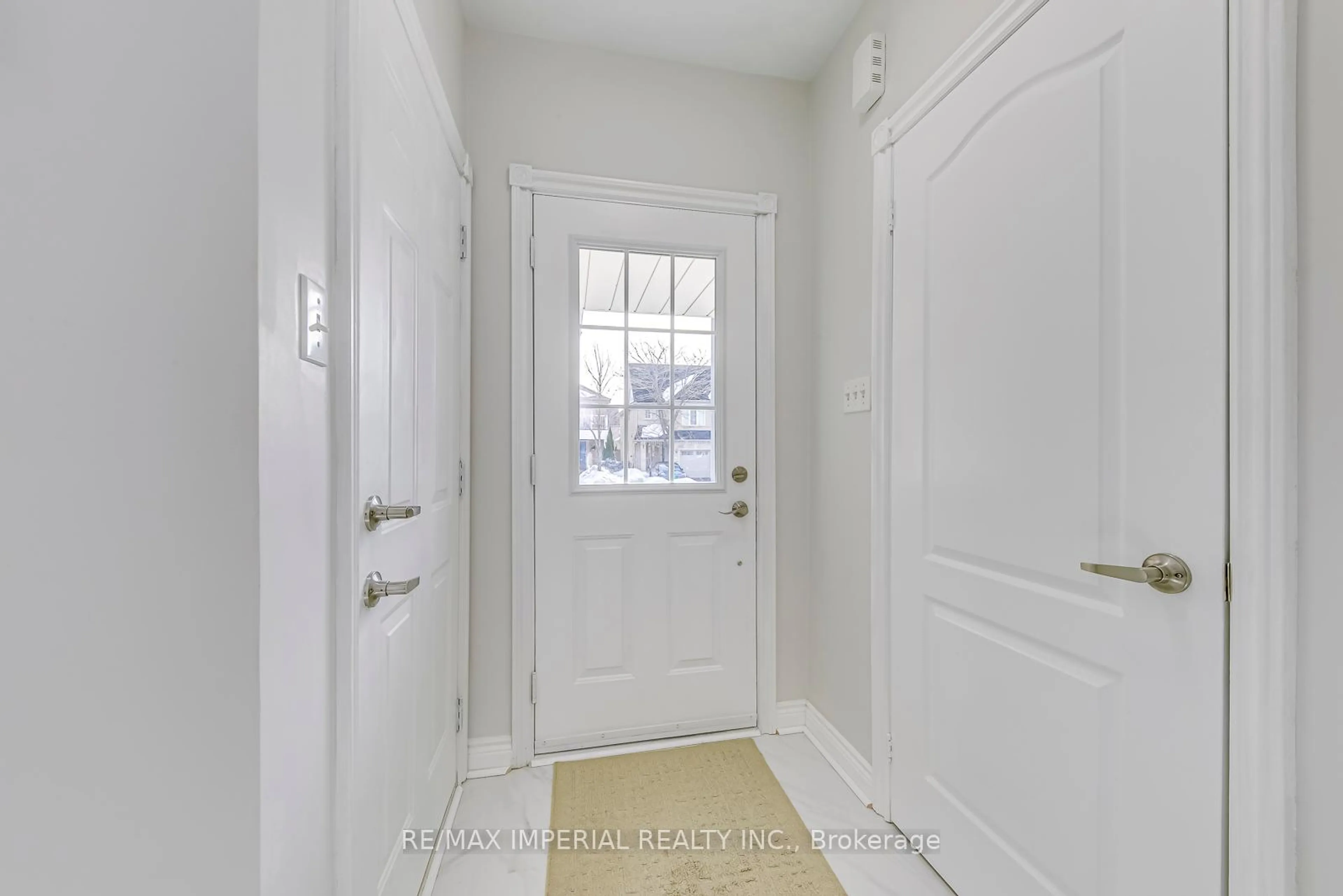 Indoor entryway for 3279 Carabella Way, Mississauga Ontario L5M 6T4