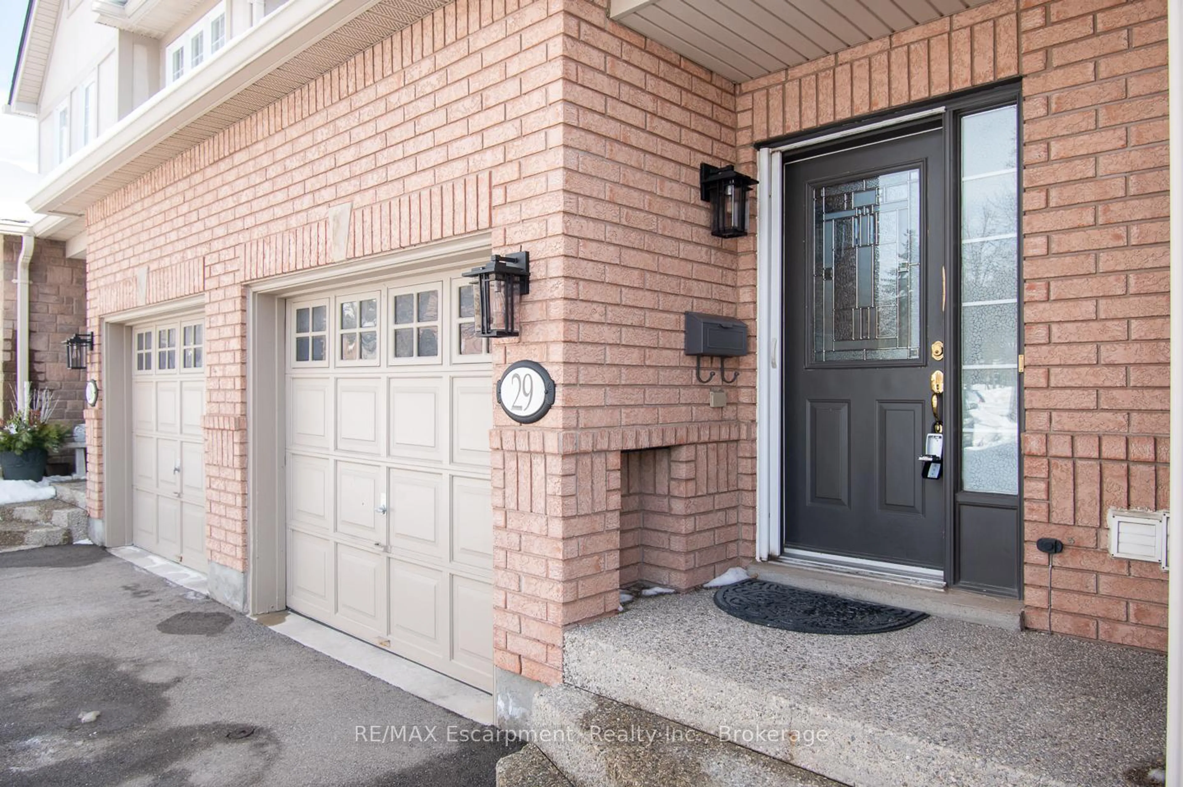 Indoor entryway for 1050 Grand Blvd #29, Oakville Ontario L6H 2S5