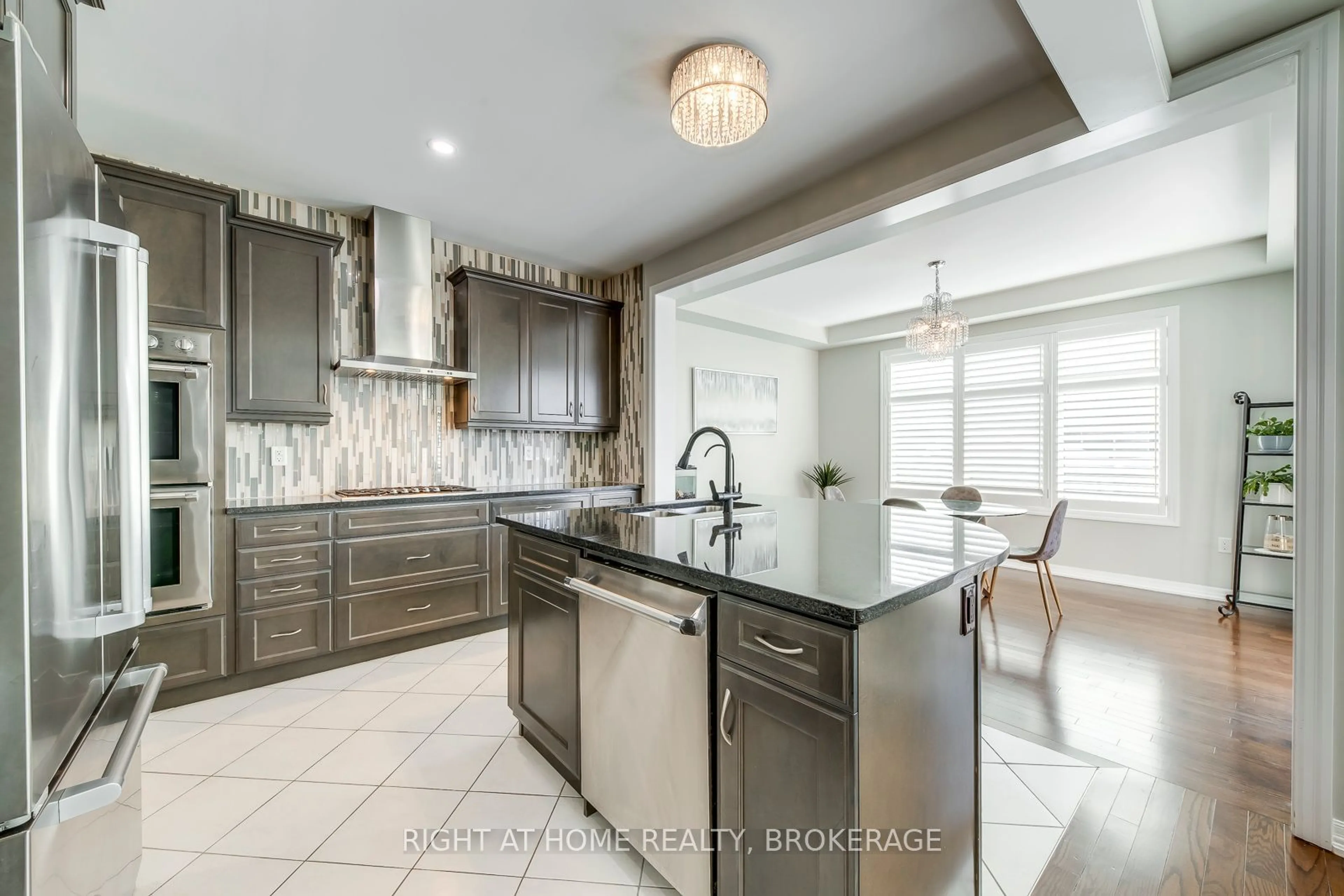 Open concept kitchen, ceramic/tile floor for 274 Sixteen Mile Dr, Oakville Ontario L6M 0V8