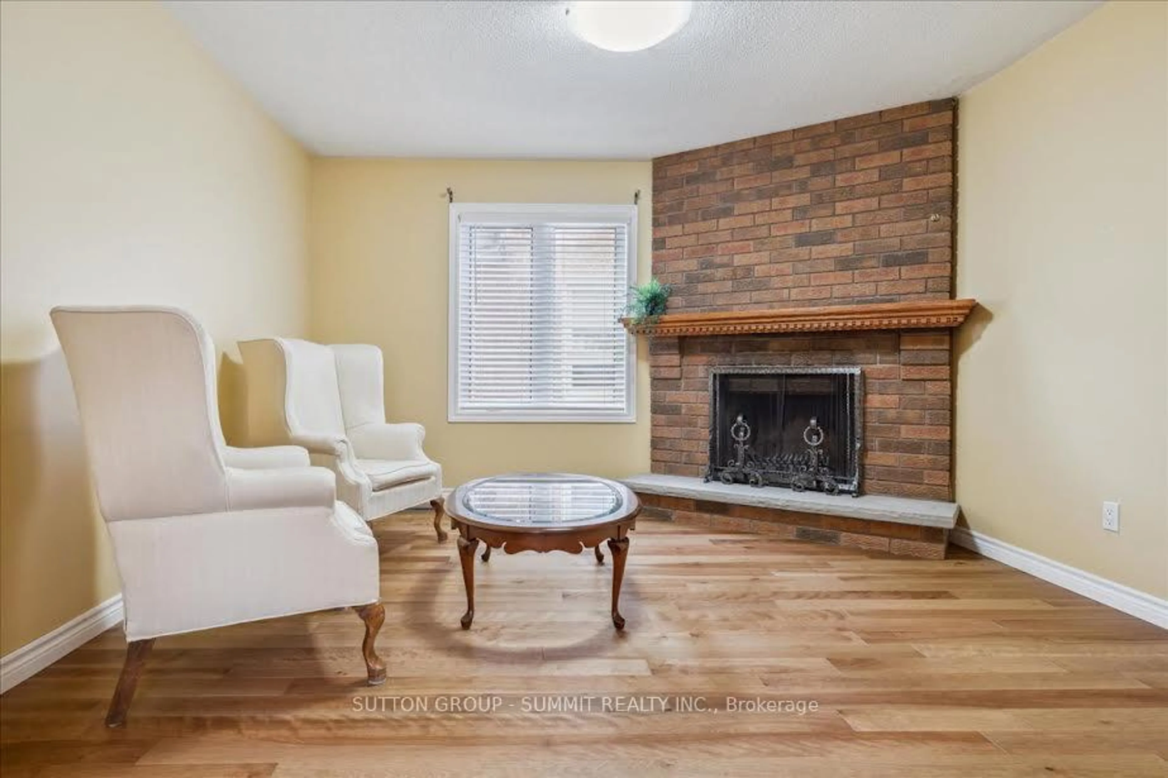 Living room with furniture, unknown for 131 Genesee Dr, Oakville Ontario L6H 5Z3