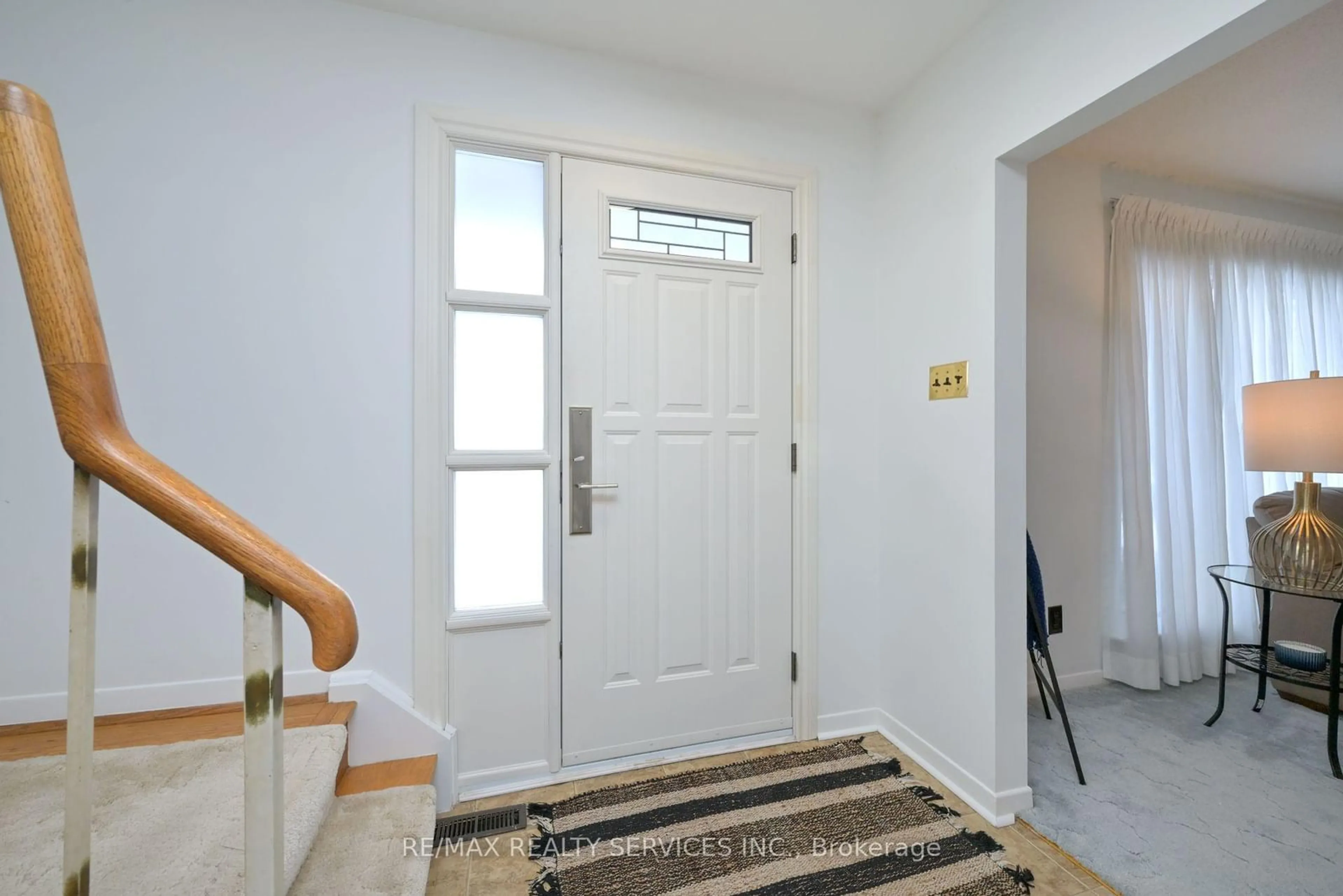 Indoor entryway for 47 Durham Cres, Brampton Ontario L6T 2X7