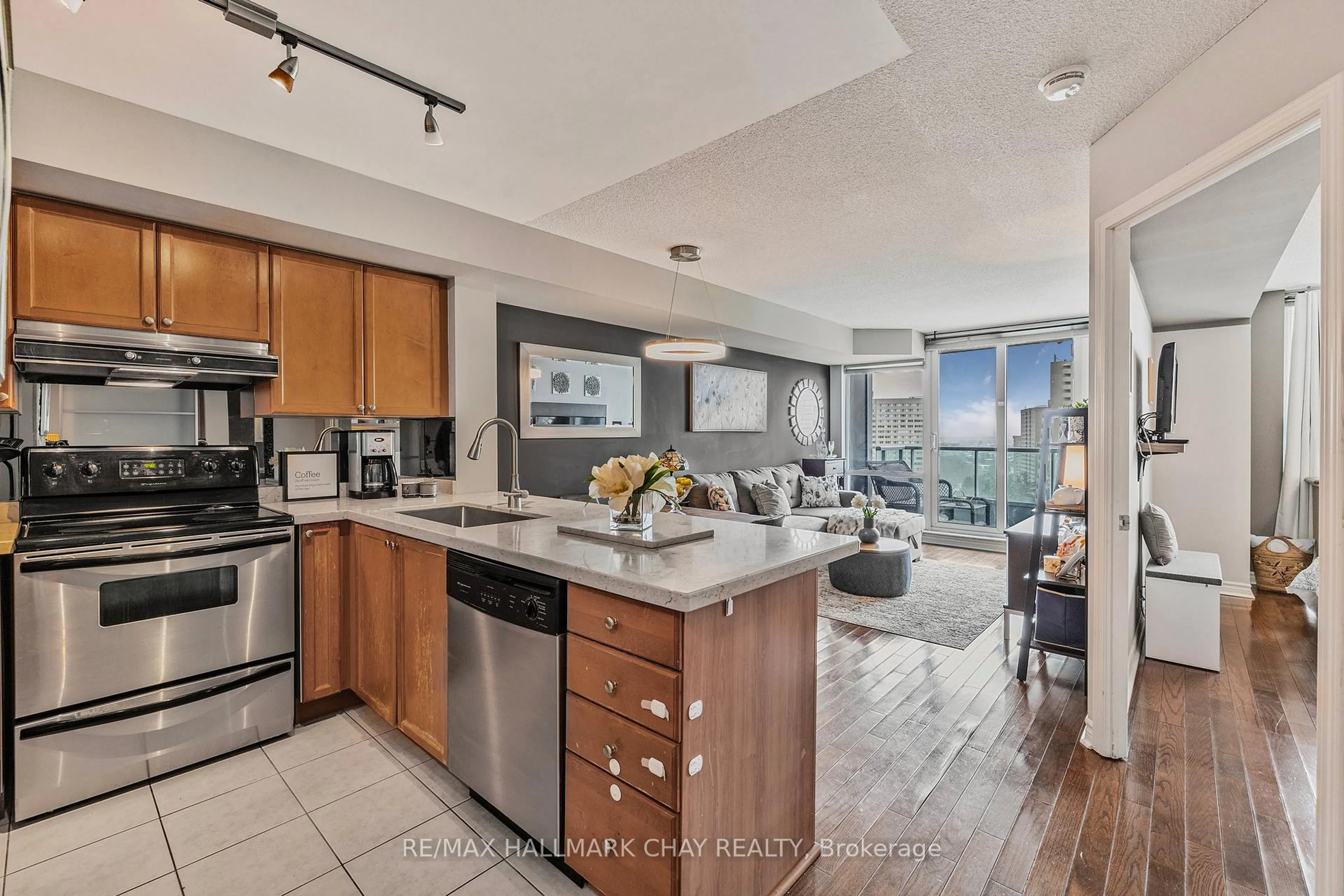 Open concept kitchen, unknown for 1 Elm Dr #1412, Mississauga Ontario L5B 4M1