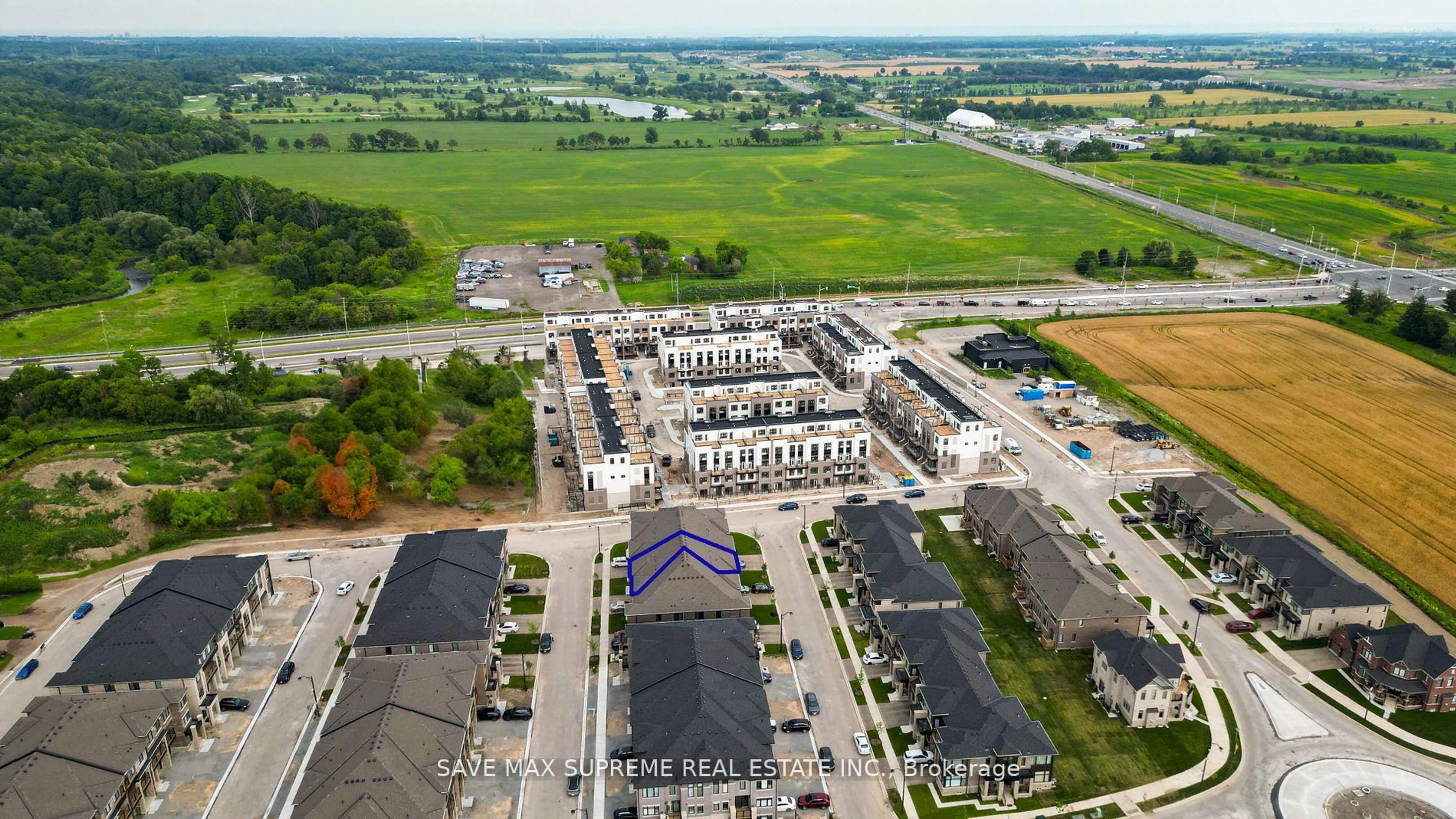 A pic from outside/outdoor area/front of a property/back of a property/a pic from drone, street for 1556 Hilson Hts, Milton Ontario L9E 1V5