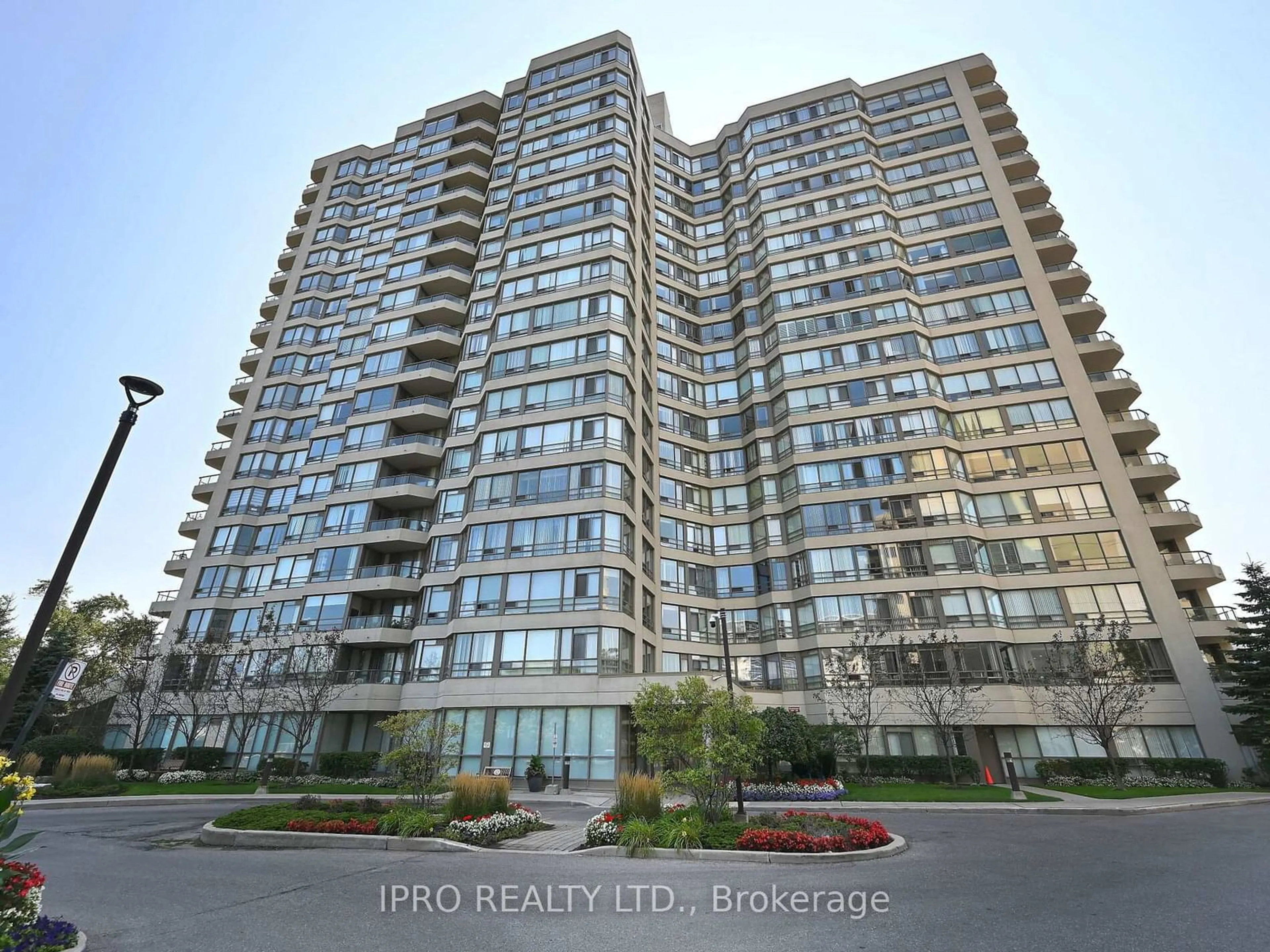 Indoor foyer for 75 King St #PH3, Mississauga Ontario L5A 4G5