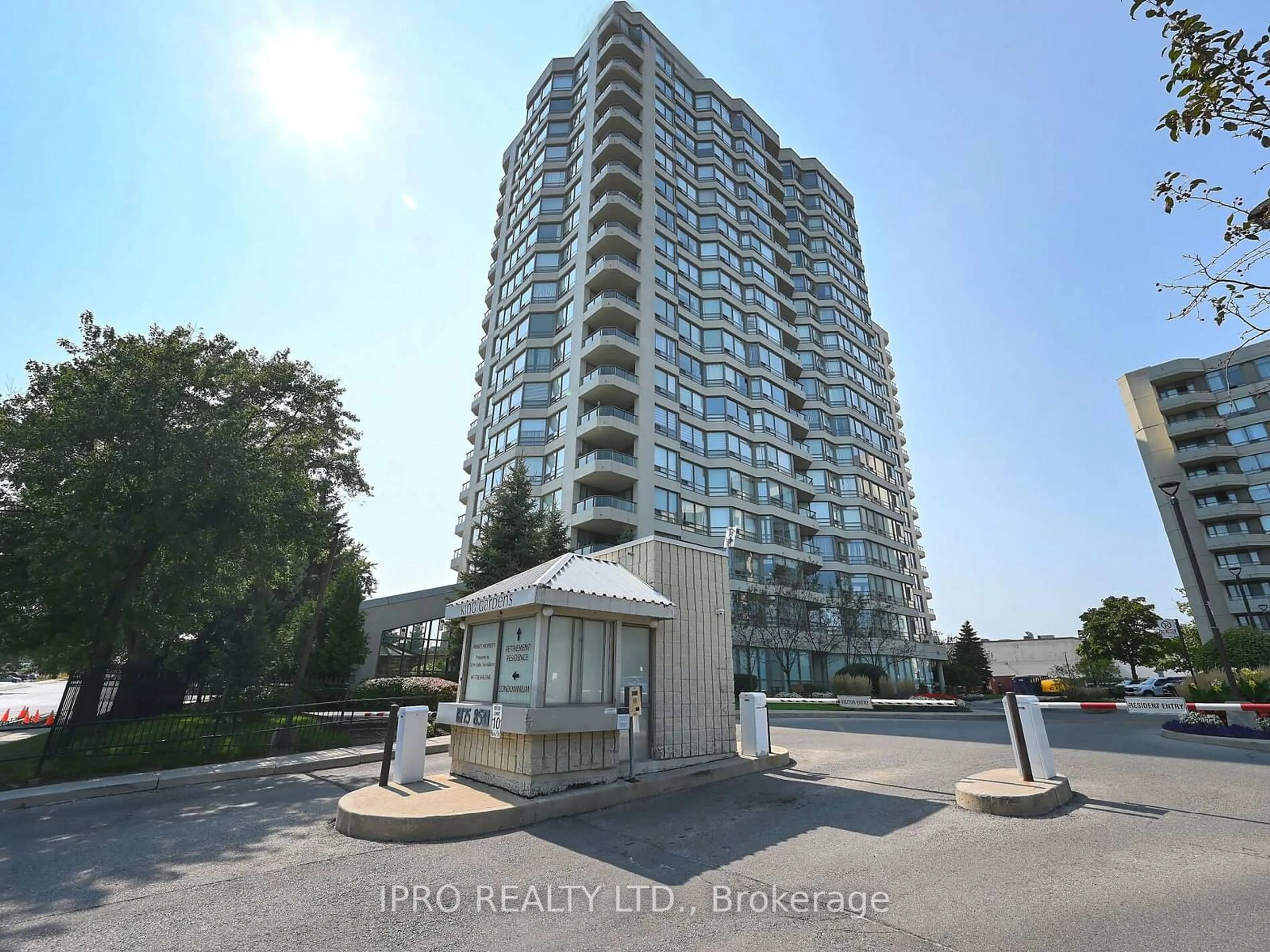 Indoor foyer for 75 King St #PH3, Mississauga Ontario L5A 4G5