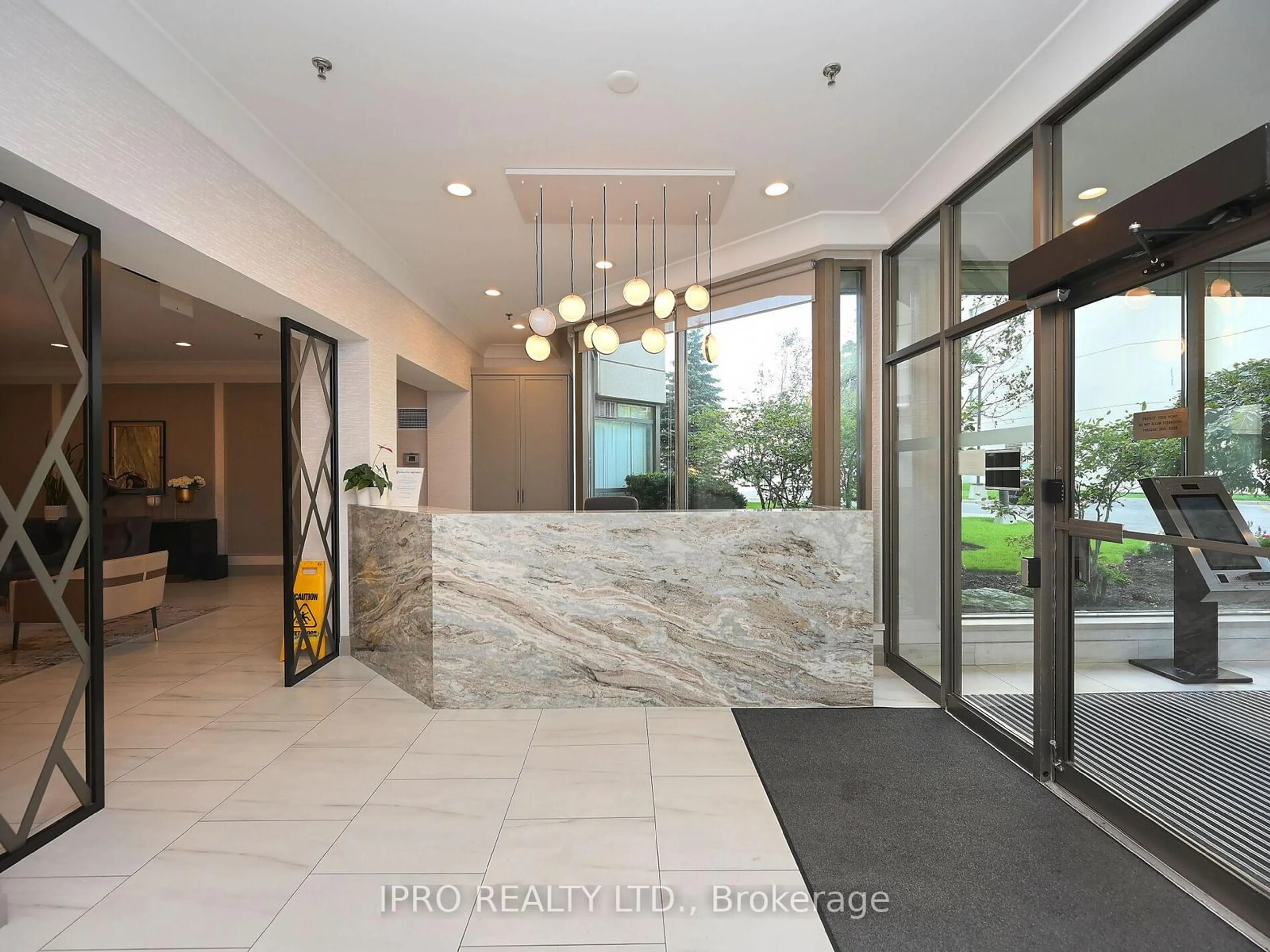 Indoor foyer for 75 King St #PH3, Mississauga Ontario L5A 4G5