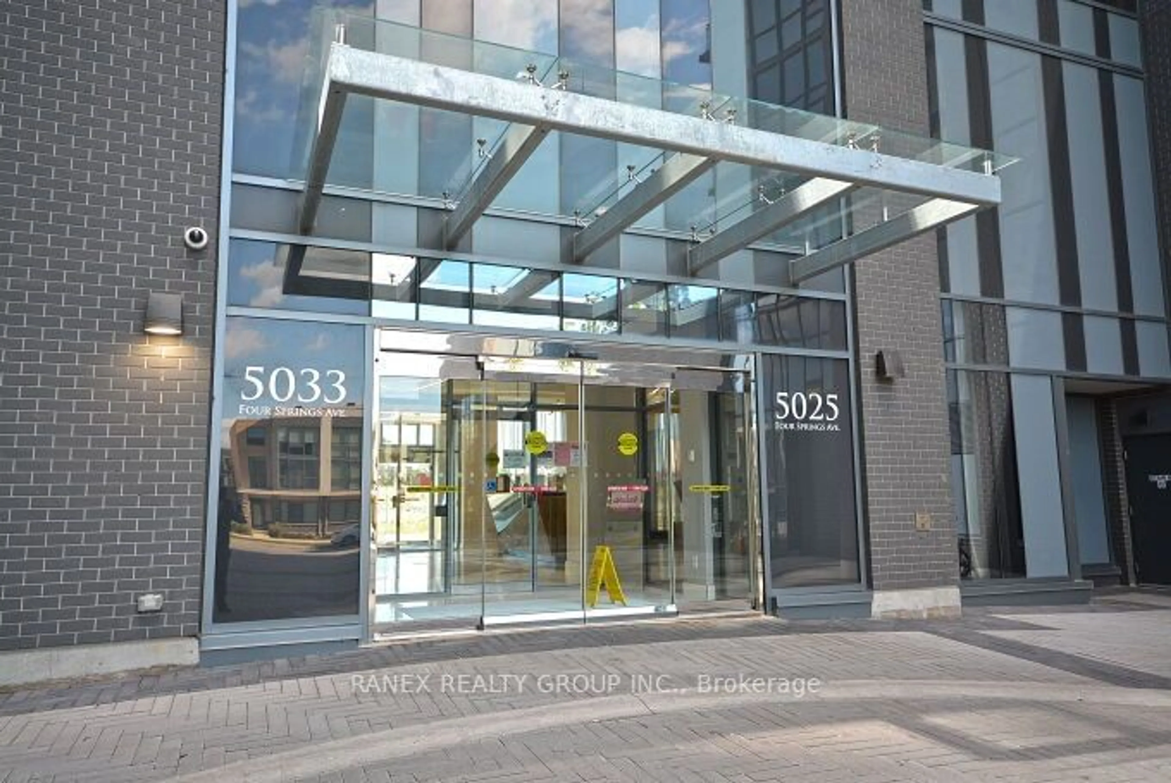 Indoor foyer for 5025 Four Springs Ave #1301, Mississauga Ontario L5R 0G5