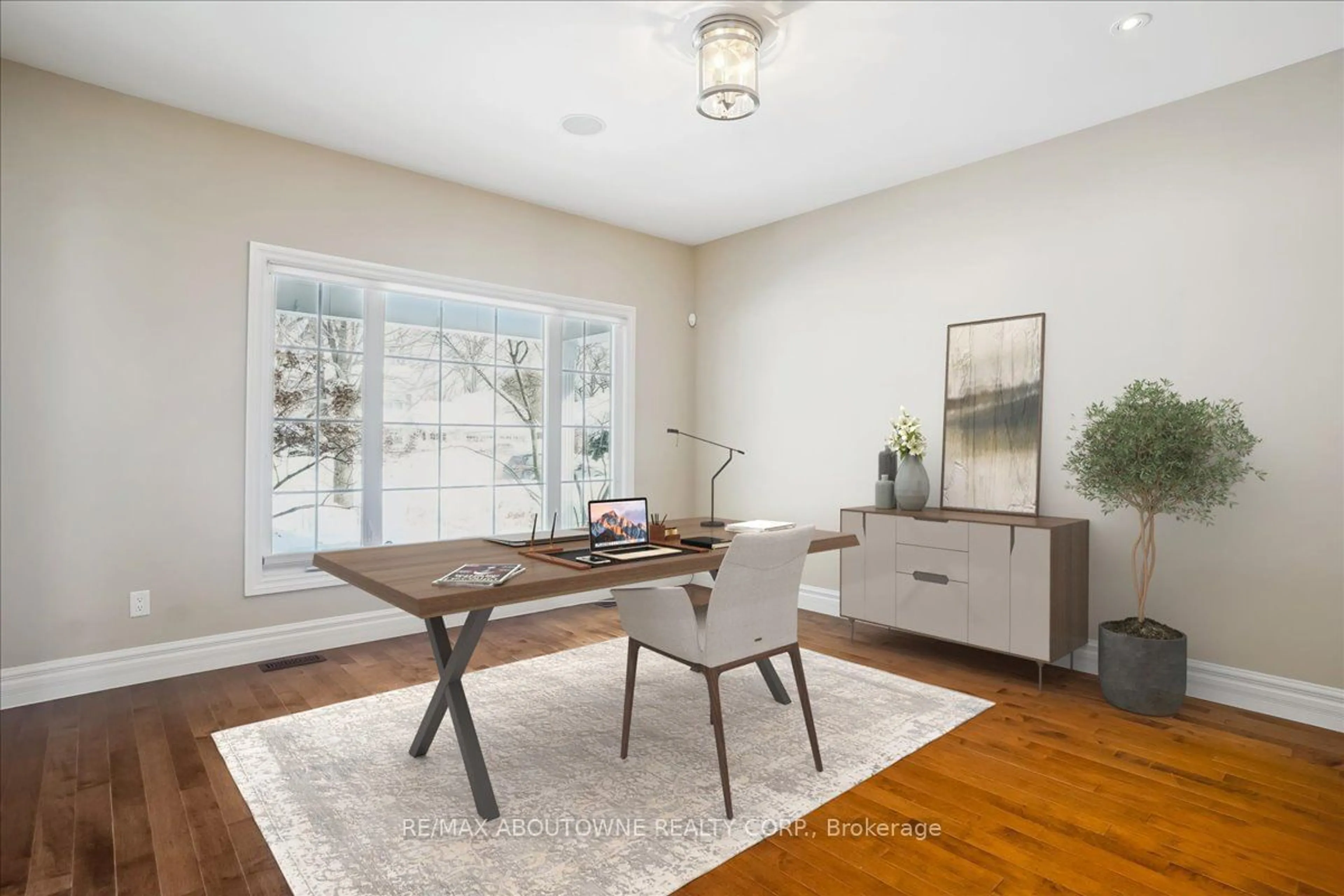 Dining room, wood/laminate floor for 298 River Side Dr, Oakville Ontario L6K 3N4