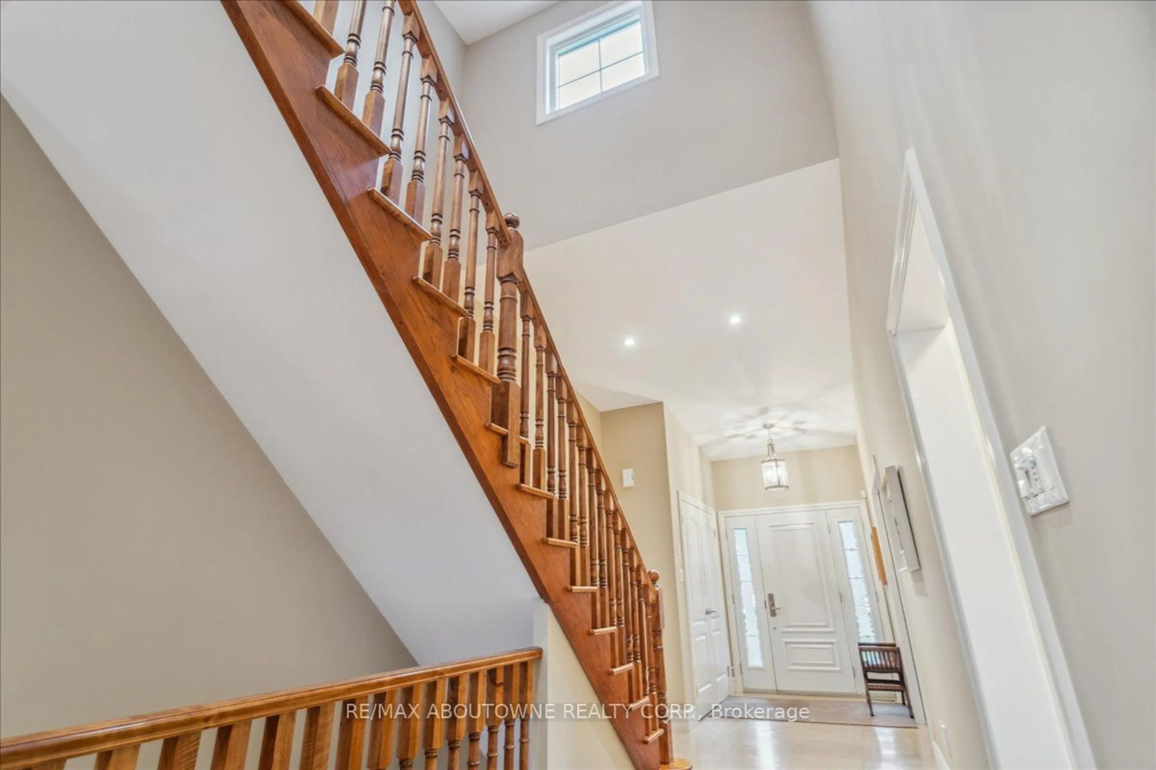 Stairs for 298 River Side Dr, Oakville Ontario L6K 3N4