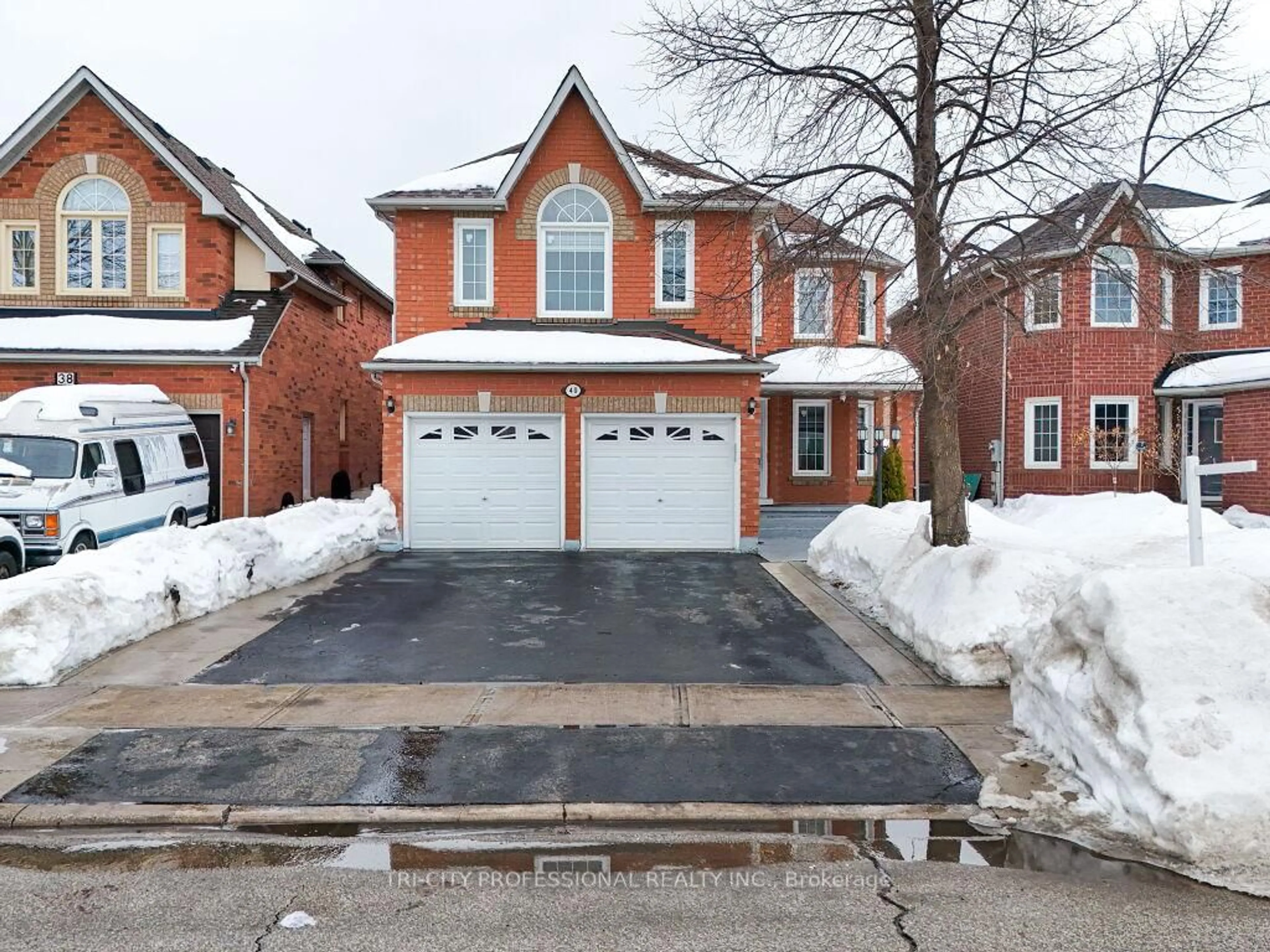 Home with brick exterior material, street for 40 Brinkley Dr, Brampton Ontario L7A 1G9