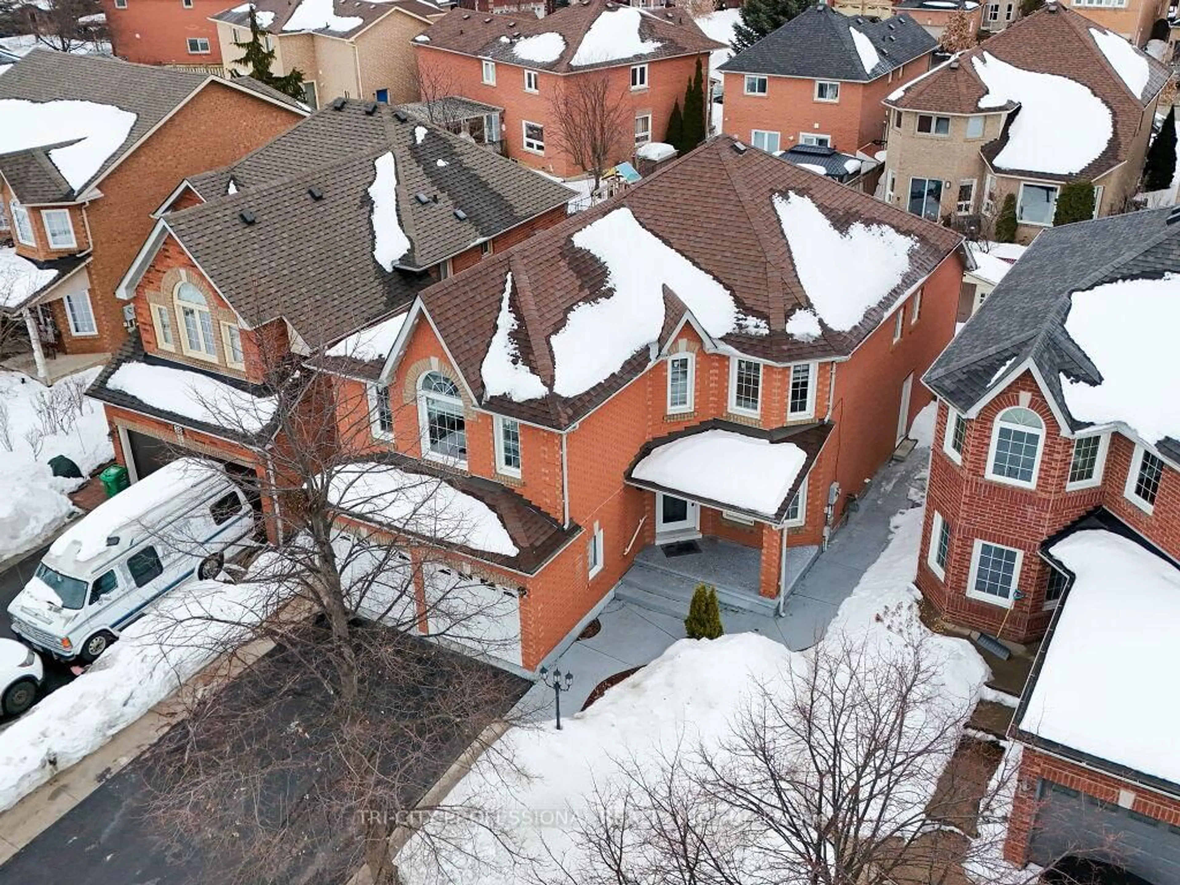 A pic from outside/outdoor area/front of a property/back of a property/a pic from drone, city buildings view from balcony for 40 Brinkley Dr, Brampton Ontario L7A 1G9