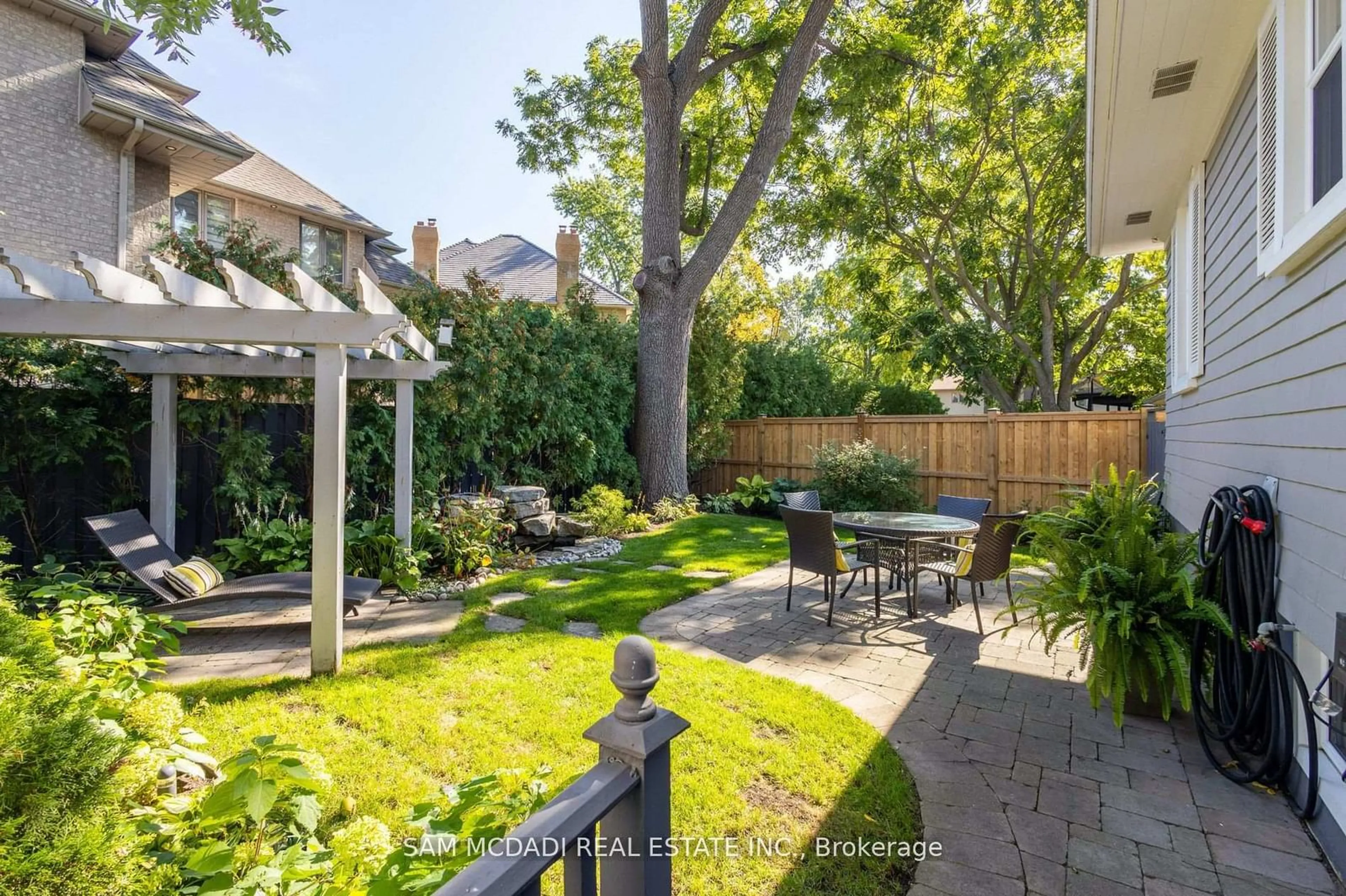 Patio, street for 1361 Lorne Park Rd, Mississauga Ontario L5H 3B2