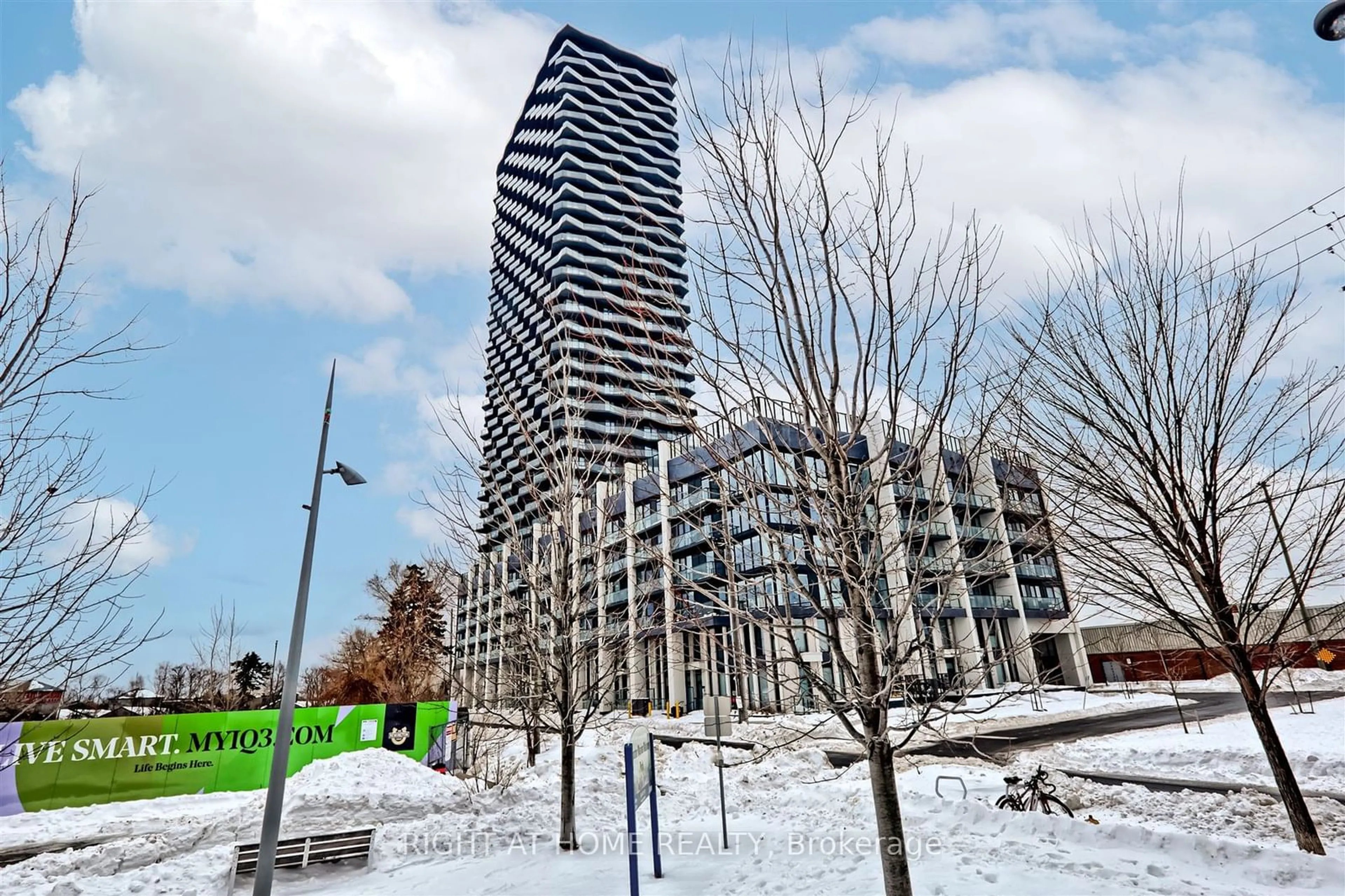 Unknown for 36 Zorra St #421, Toronto Ontario M8Z 0G5