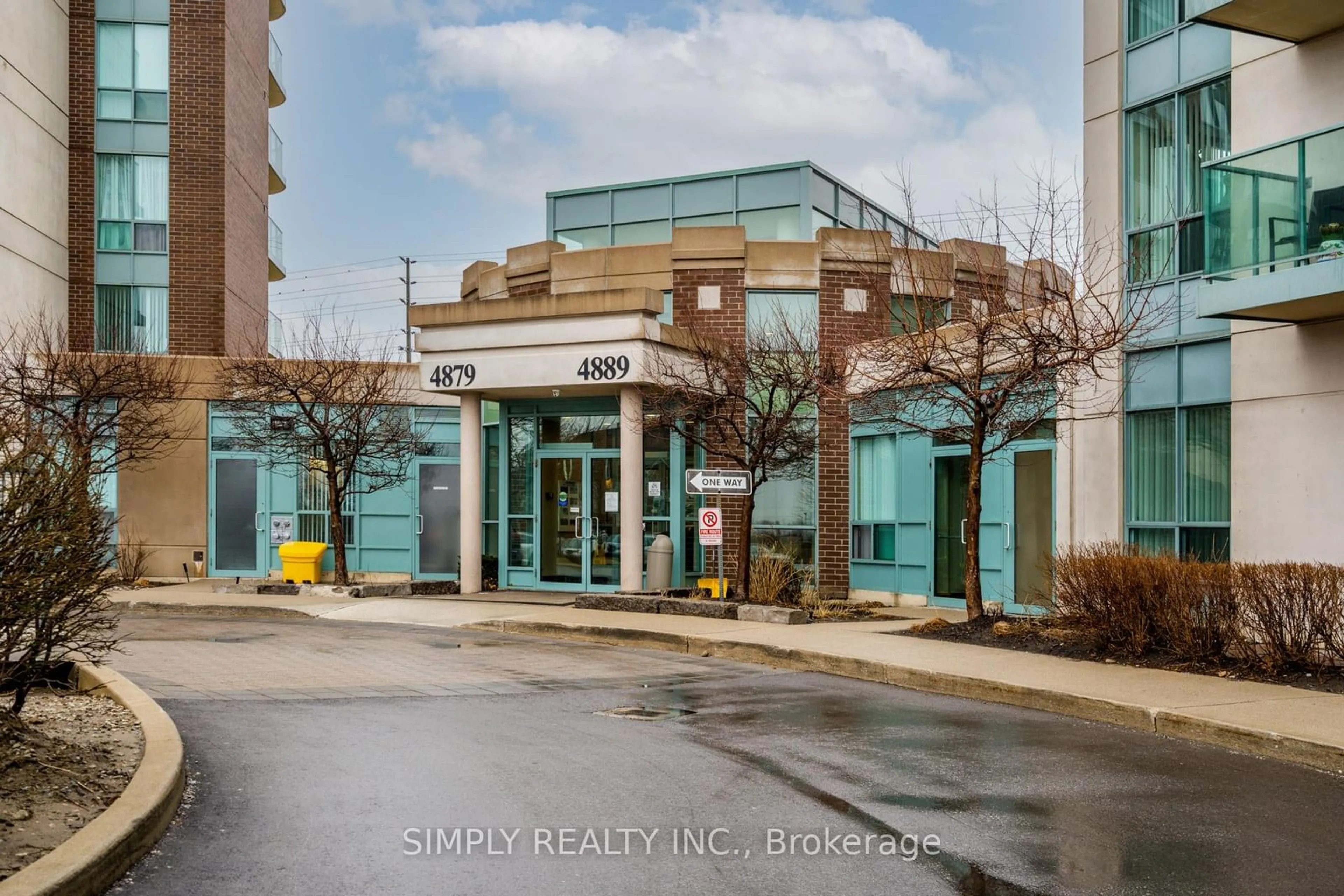 Indoor foyer for 4879 Kimbermount Ave #PH1, Mississauga Ontario L5M 7R8