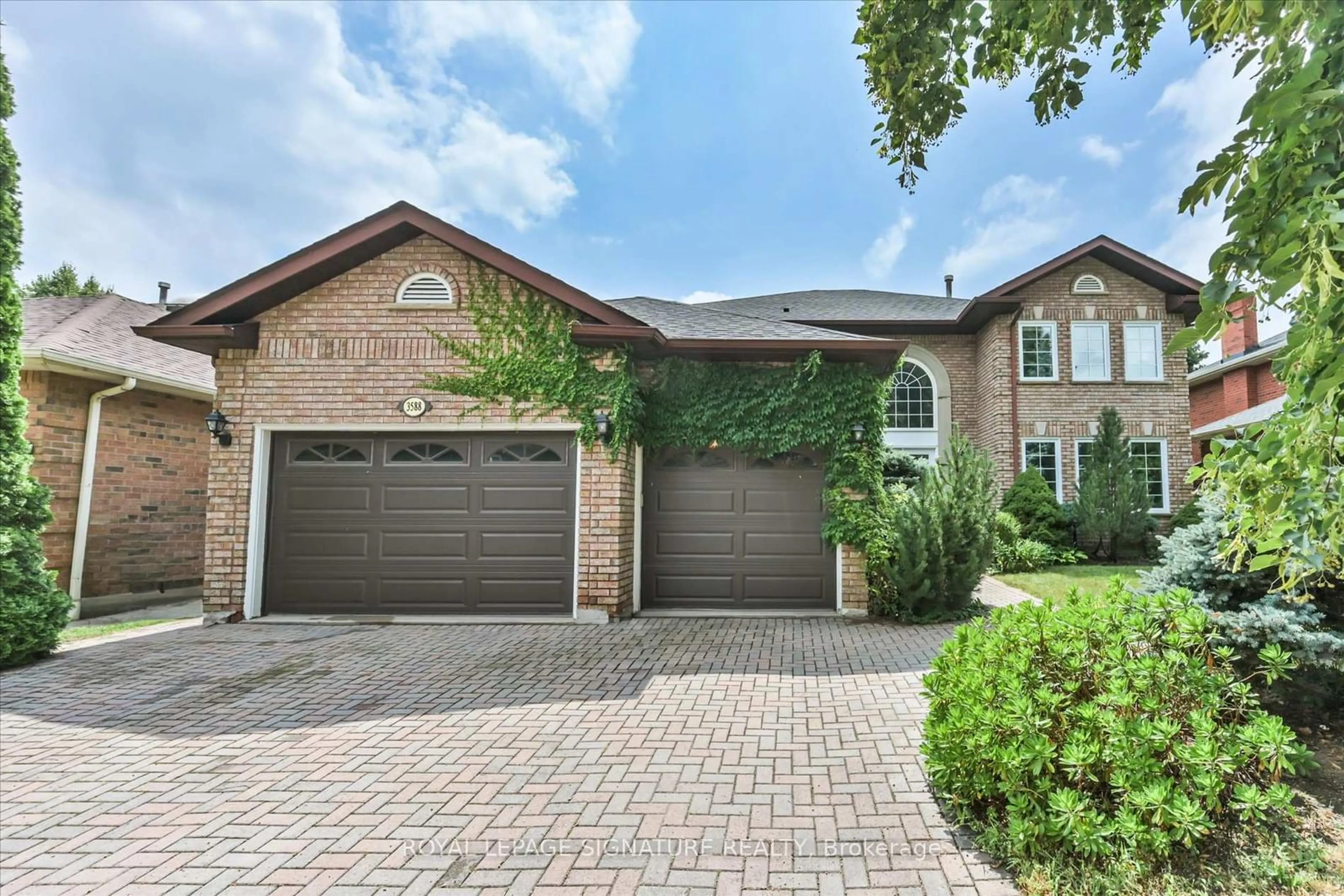 Home with brick exterior material, street for 3588 Thorpedale Crt, Mississauga Ontario L5L 3V6