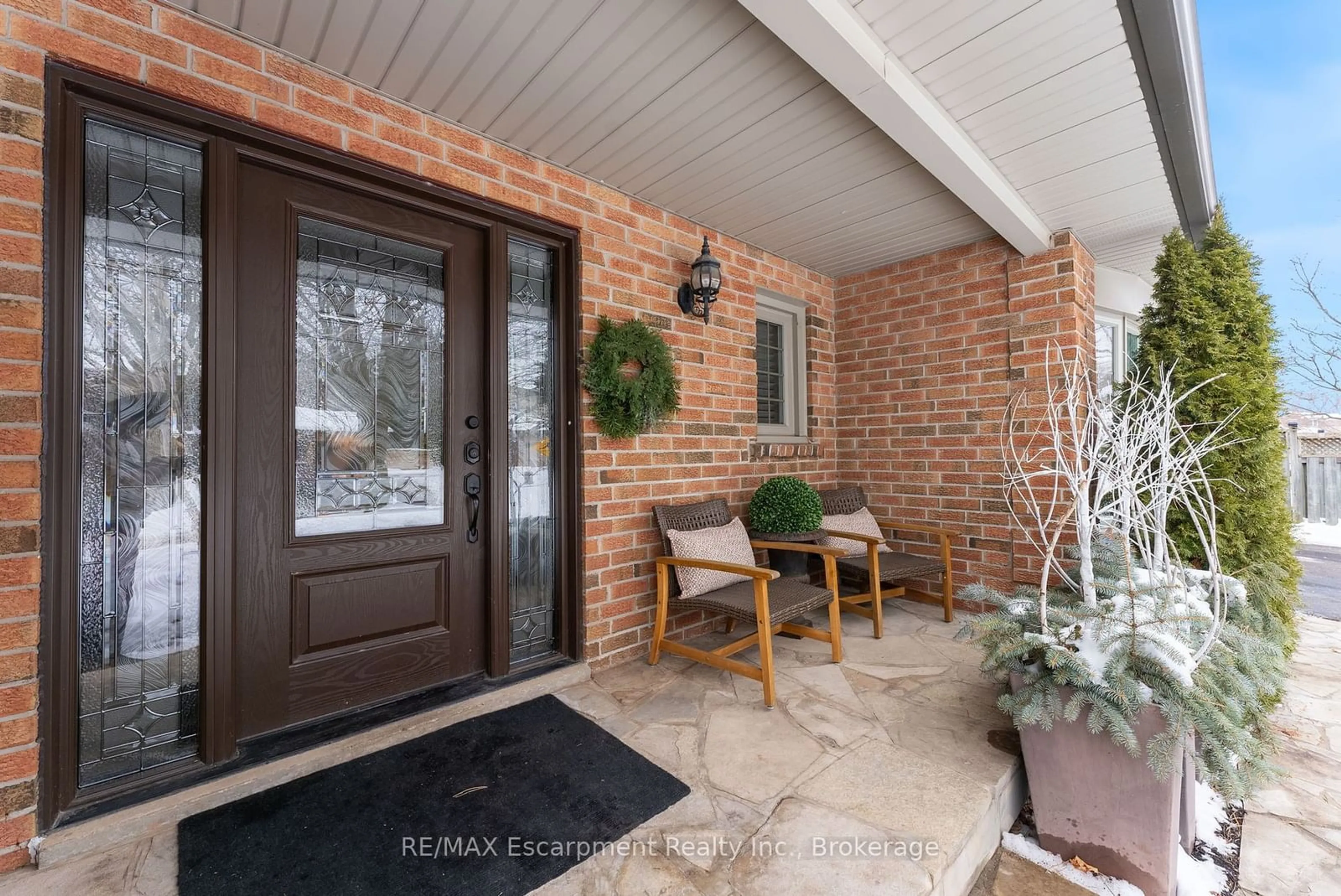 Indoor entryway for 1396 Golden Meadow Tr, Oakville Ontario L6H 3J5