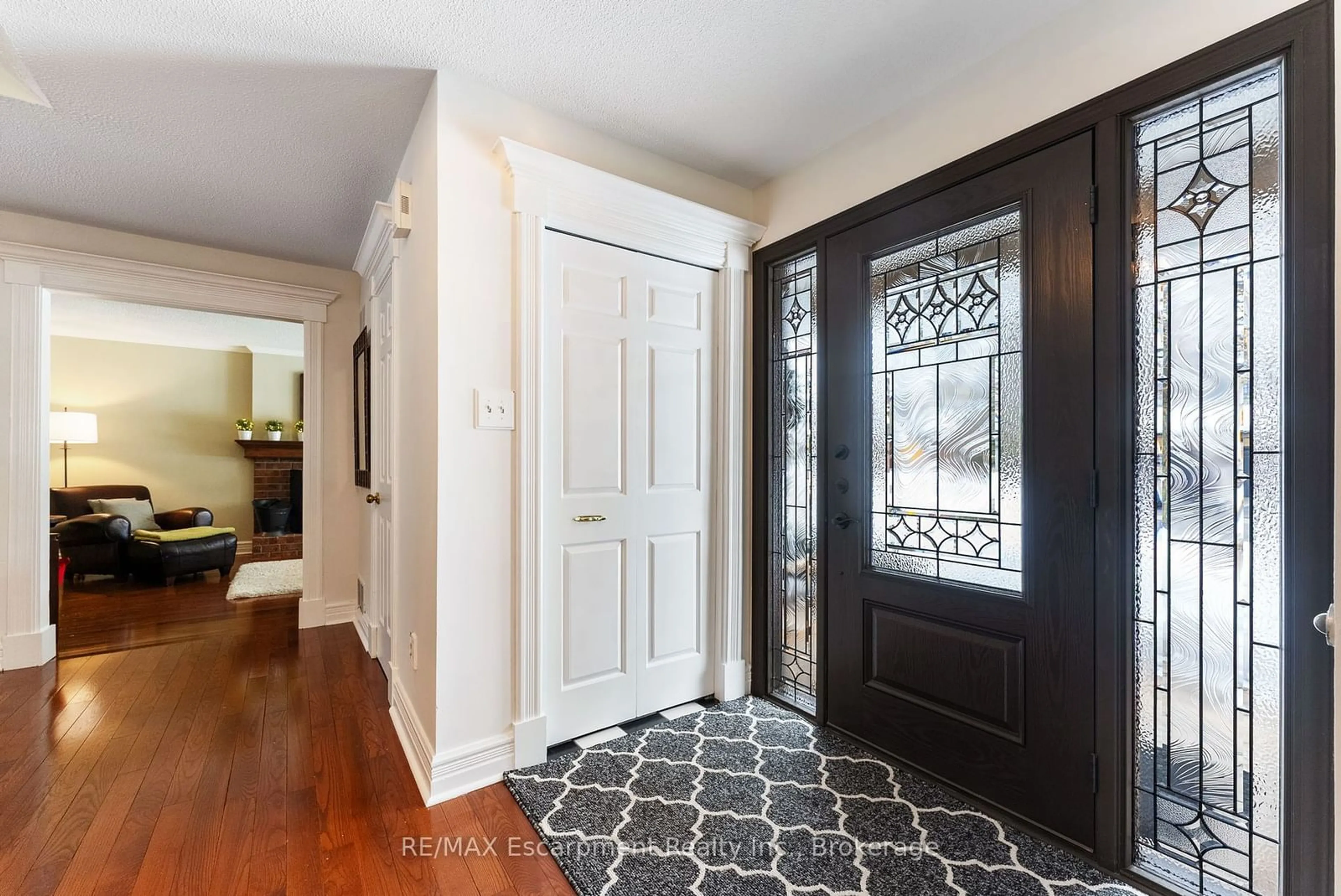 Indoor entryway for 1396 Golden Meadow Tr, Oakville Ontario L6H 3J5