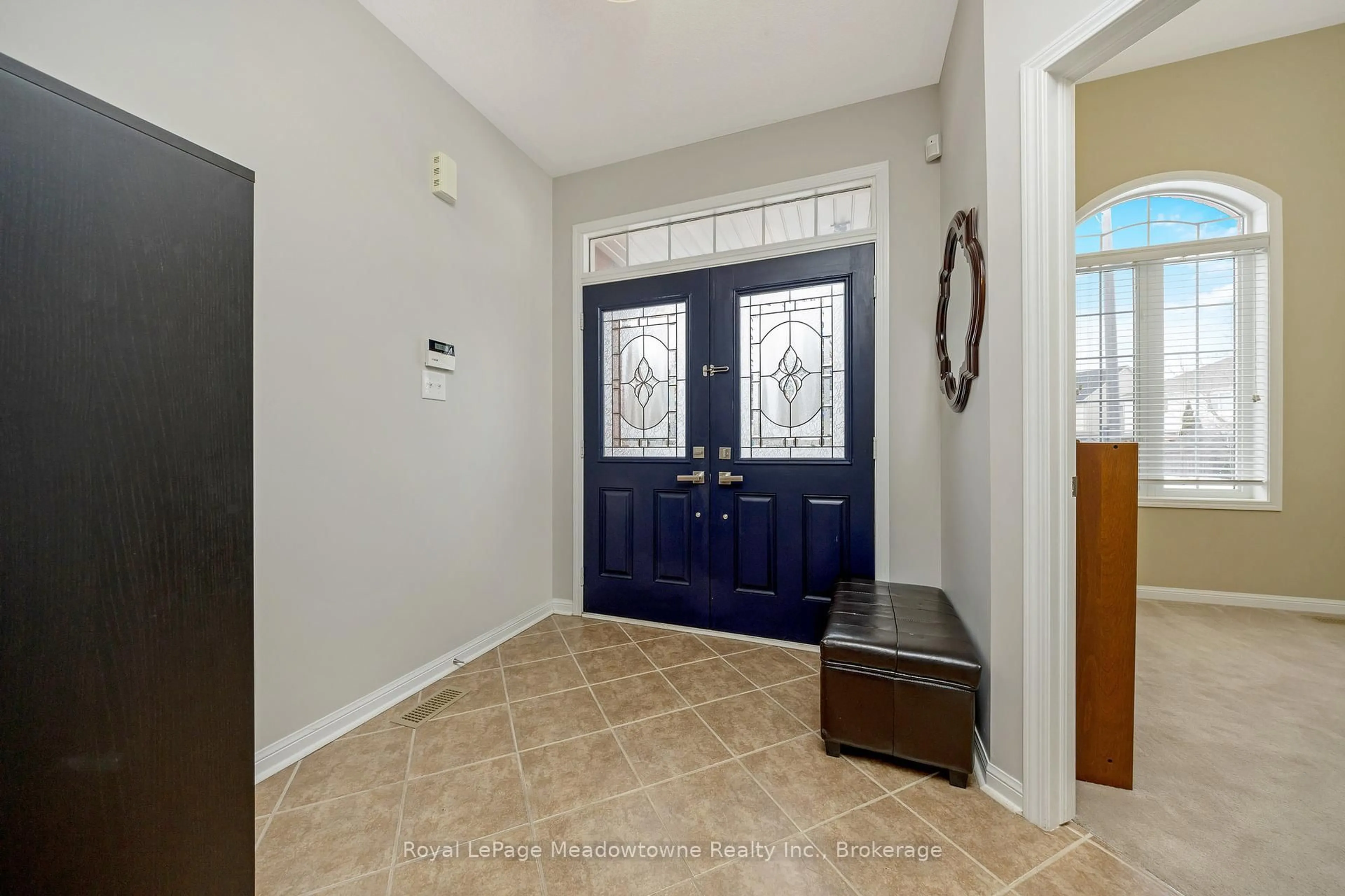 Indoor entryway for 1285 Christie Circ, Milton Ontario L9T 6V4