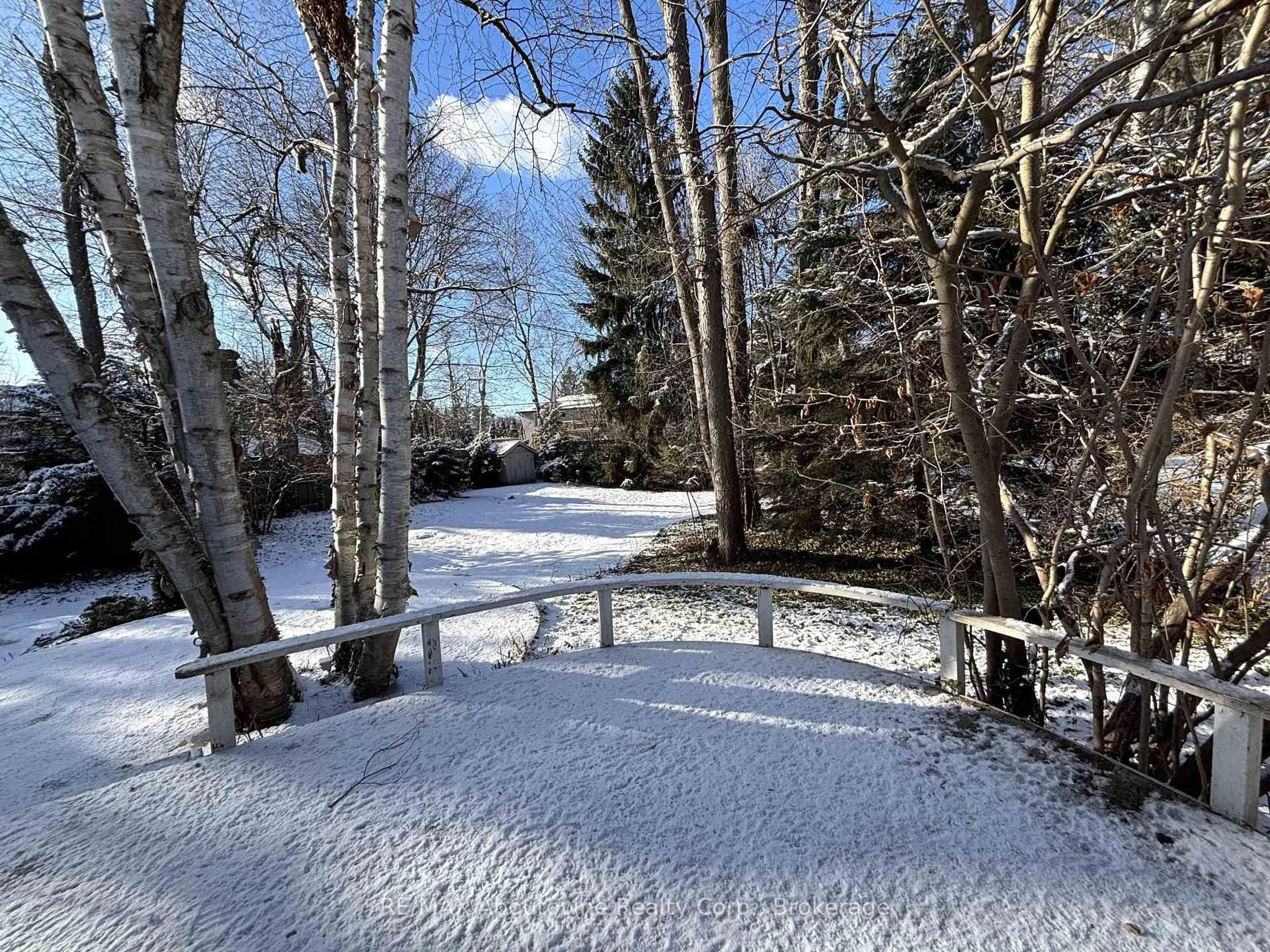 Patio, forest/trees view for 177 Viewbank Cres, Oakville Ontario L6L 1R3